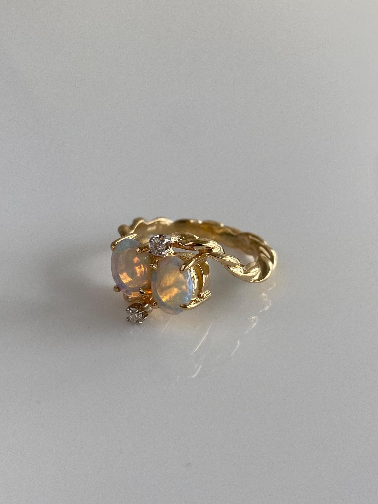 Vintage Solid 14k Yellow Gold Diamond Opals Twisted Ring - Size 5
