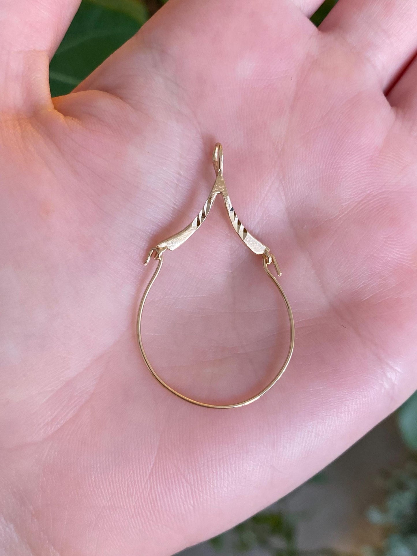 Vintage Solid 14k Yellow Gold Diamond Cut Charm Holder