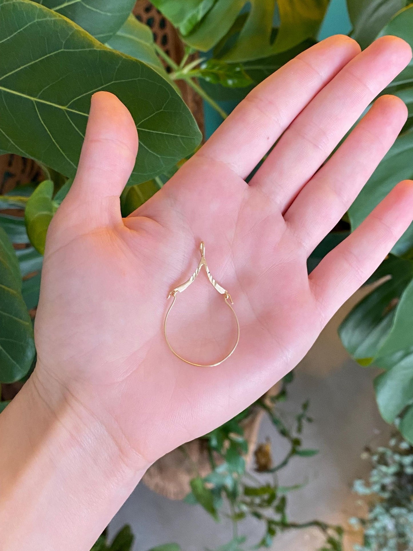 Vintage Solid 14k Yellow Gold Diamond Cut Charm Holder