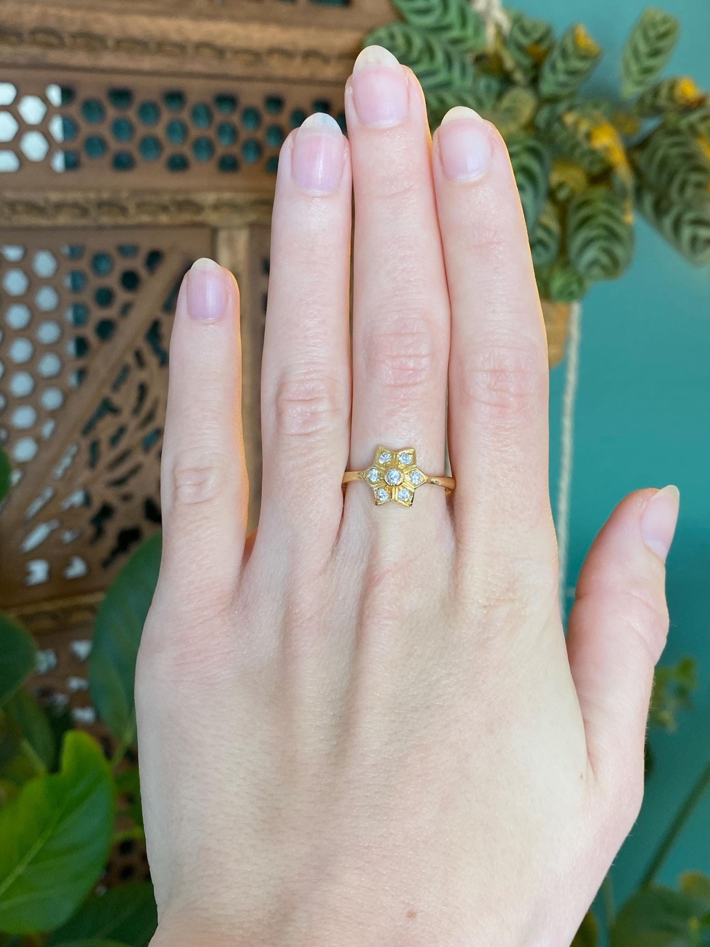 Vintage Solid 22k Yellow Gold Clear Cubic Zirconia Flower Ring - Size 8