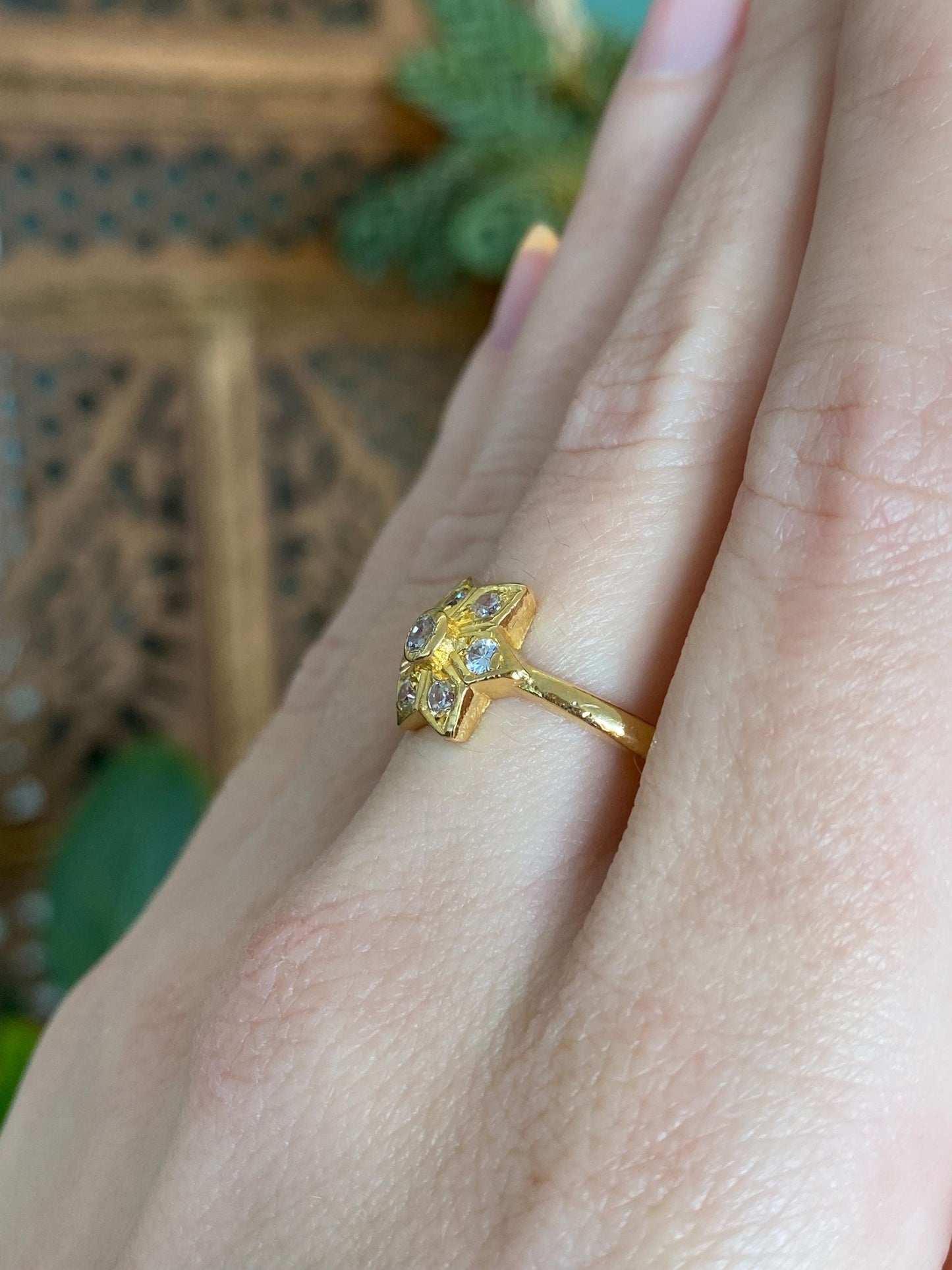 Vintage Solid 22k Yellow Gold Clear Cubic Zirconia Flower Ring - Size 8