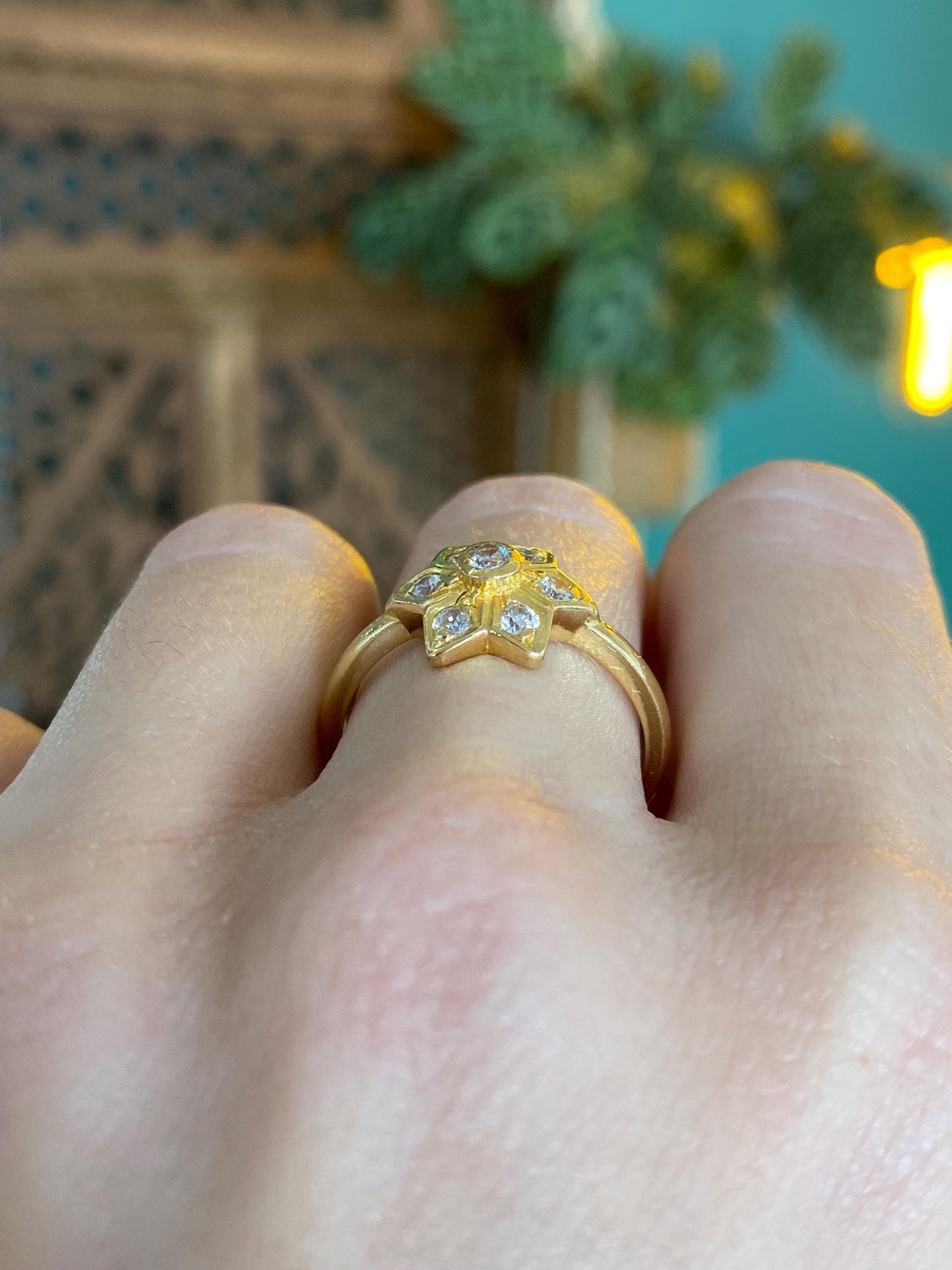 Vintage Solid 22k Yellow Gold Clear Cubic Zirconia Flower Ring - Size 8