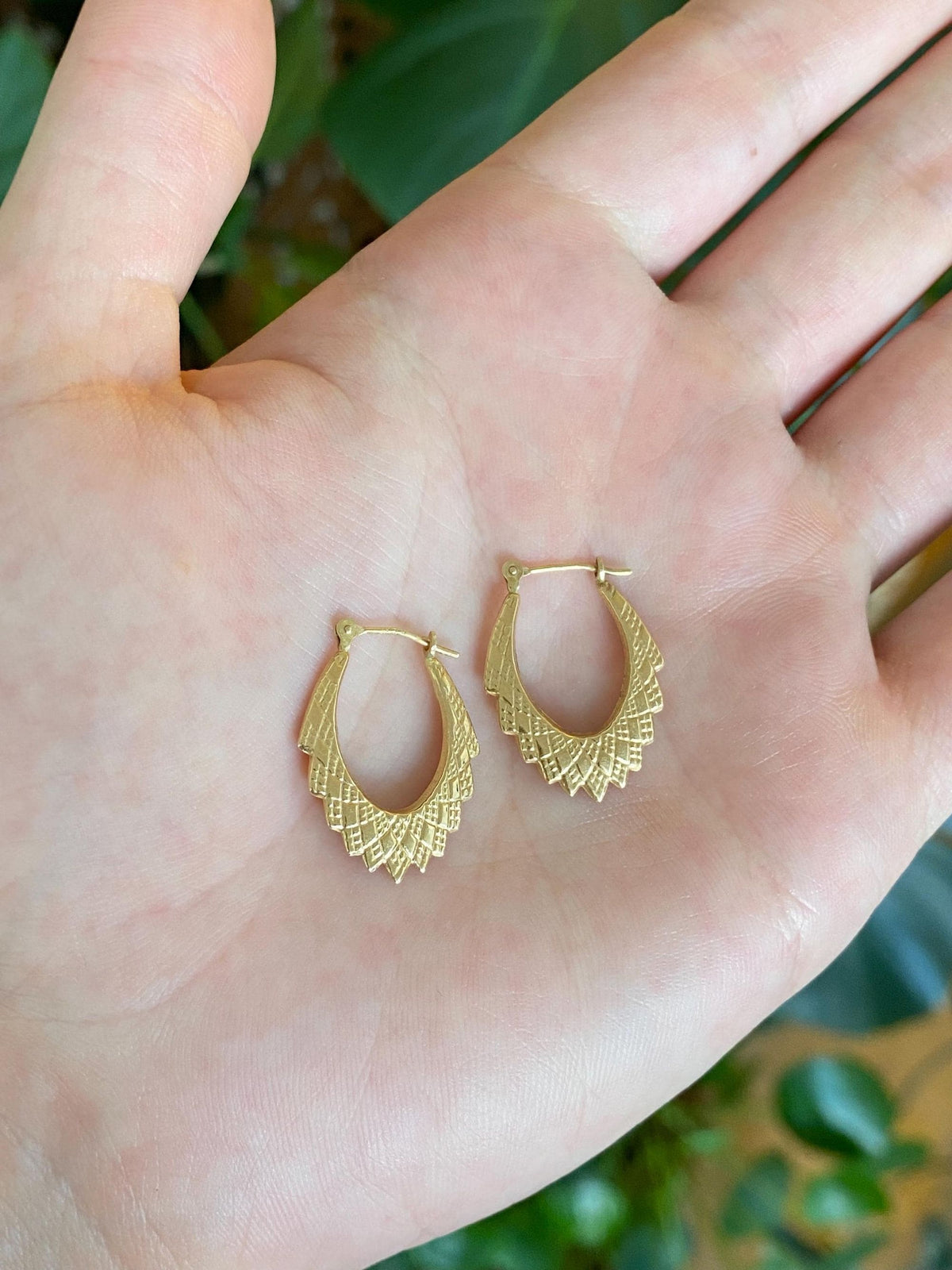 Vintage 14k Yellow Gold Textured Design Hoop Earrings