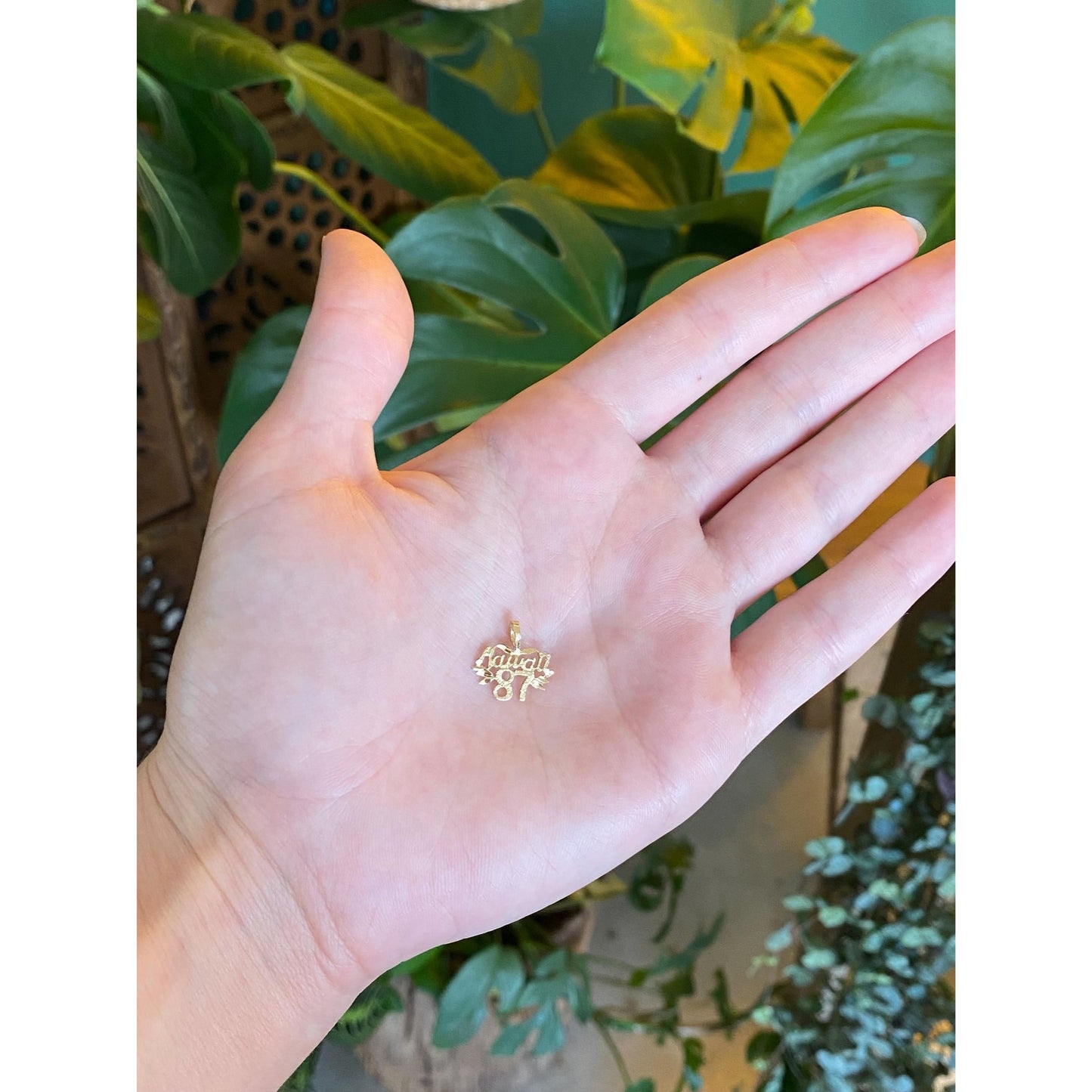 Vintage Solid 14k Yellow Gold Hawaii 87 Charm