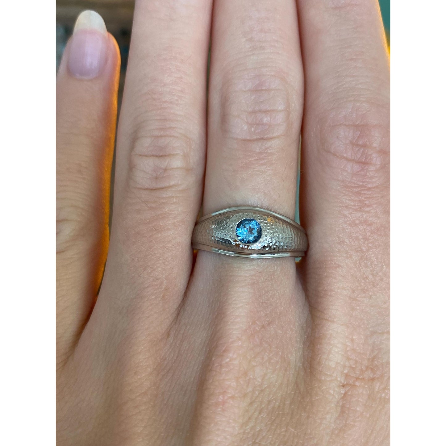 Vintage Solid 18k White Gold Topaz Textured Ring Band - Size 8.5