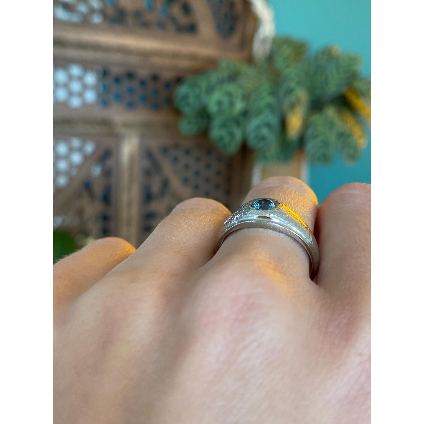 Vintage Solid 18k White Gold Topaz Textured Ring Band - Size 8.5