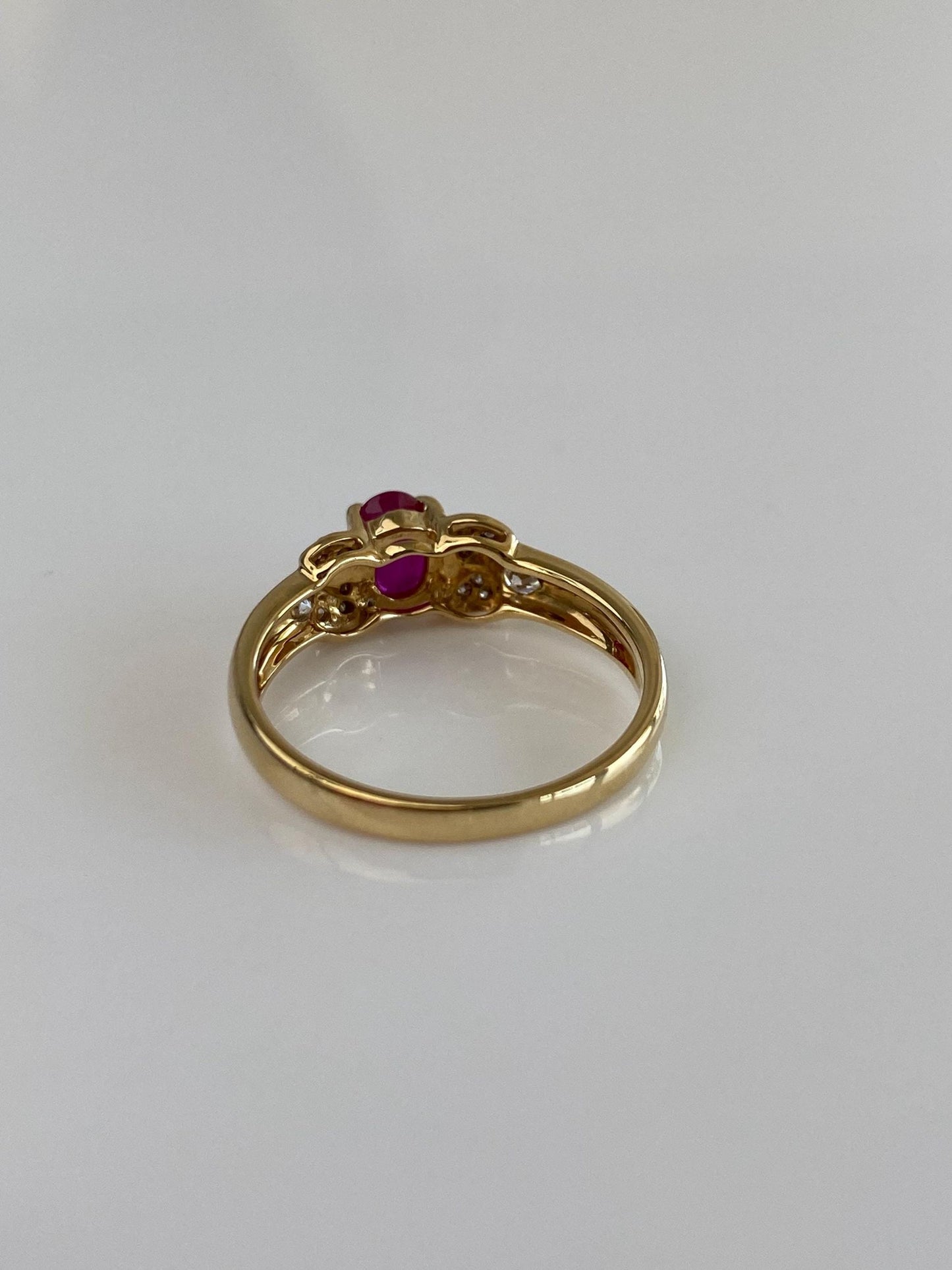 Vintage Solid 18k Yellow Gold Ruby Diamond Ring - Size 6.25