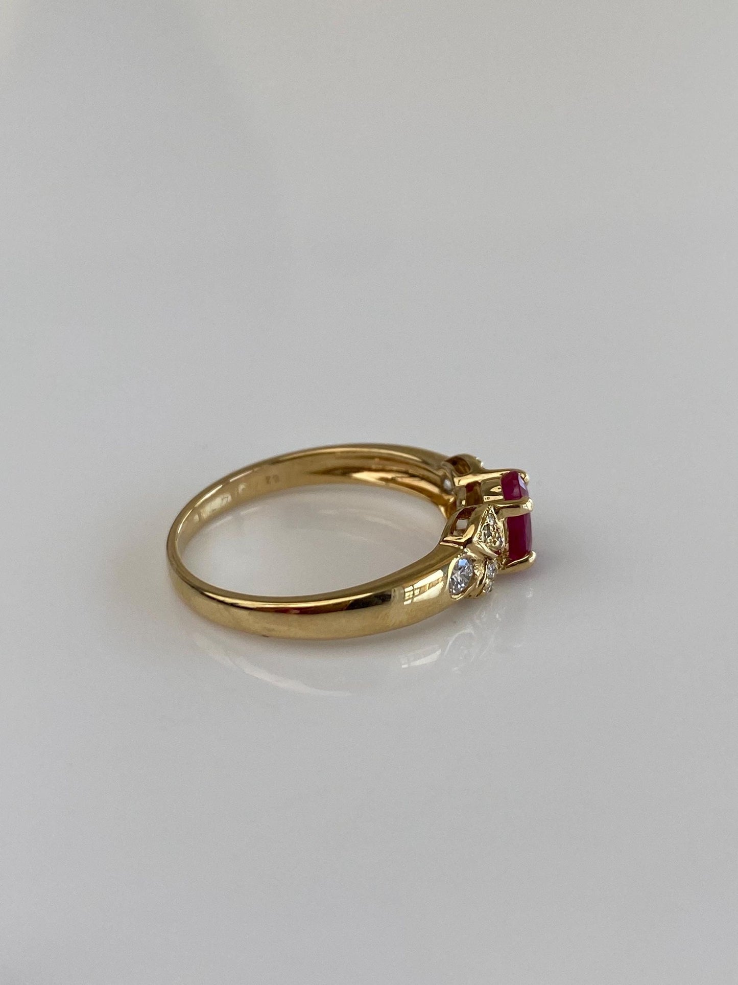 Vintage Solid 18k Yellow Gold Ruby Diamond Ring - Size 6.25