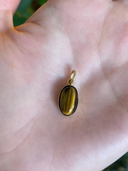 Vintage Solid 18k Yellow Gold Tigers Eye Charm