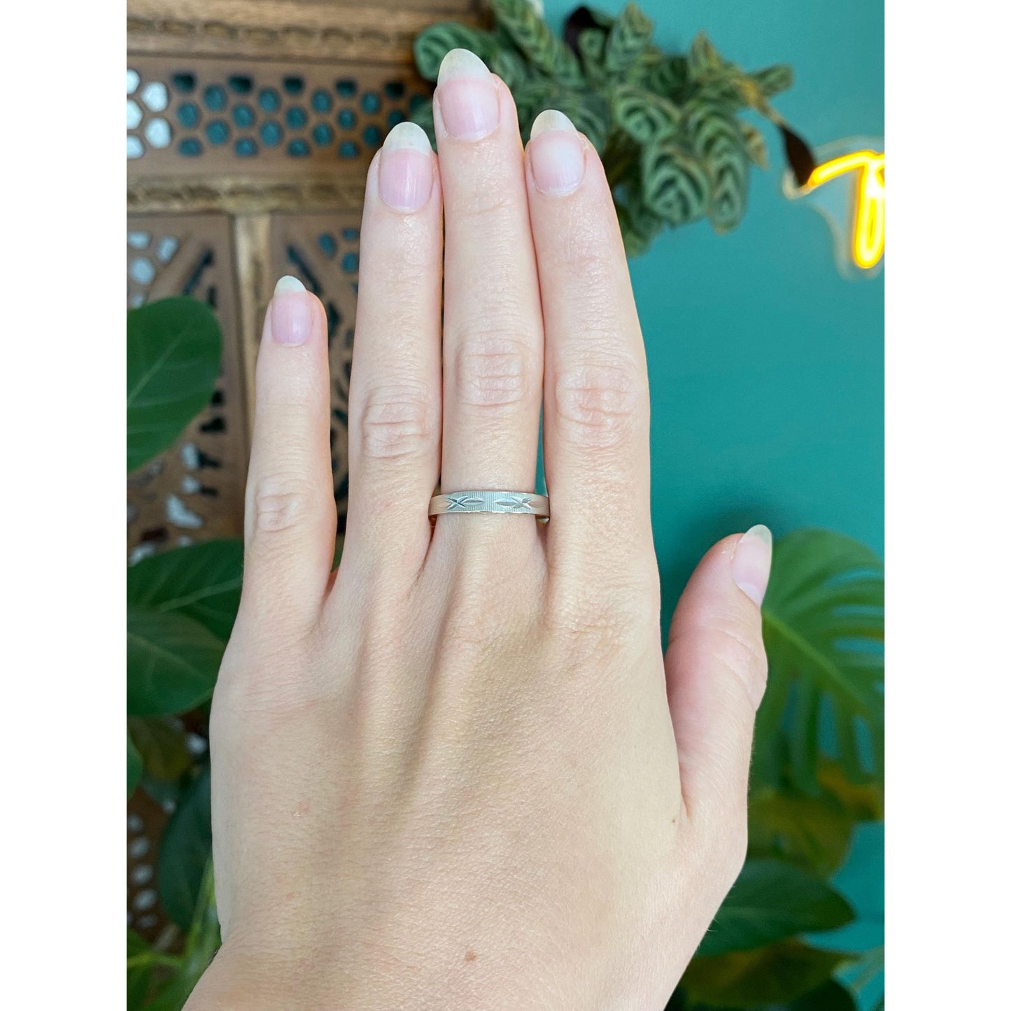 Vintage Solid 14k White Gold Diamond Cut Satin Ring Band - Size 10