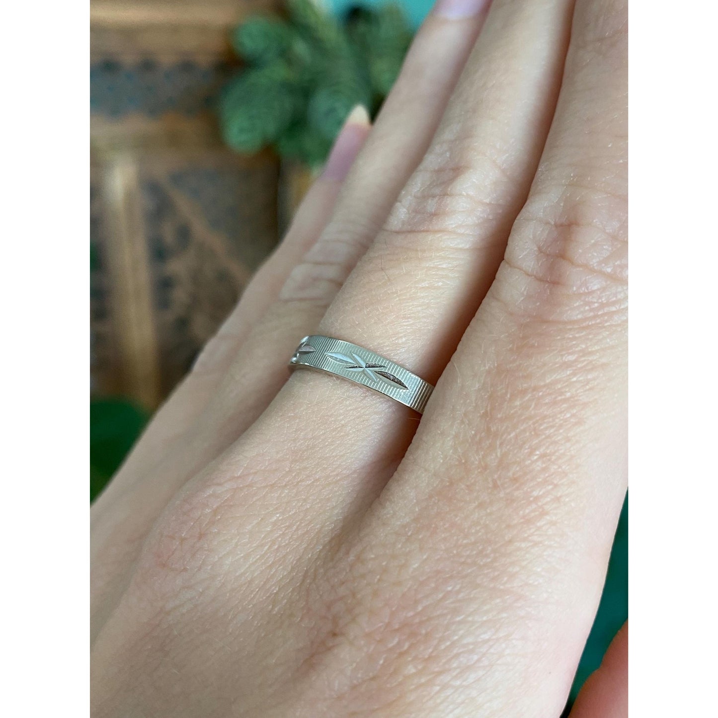 Vintage Solid 14k White Gold Diamond Cut Satin Ring Band - Size 10