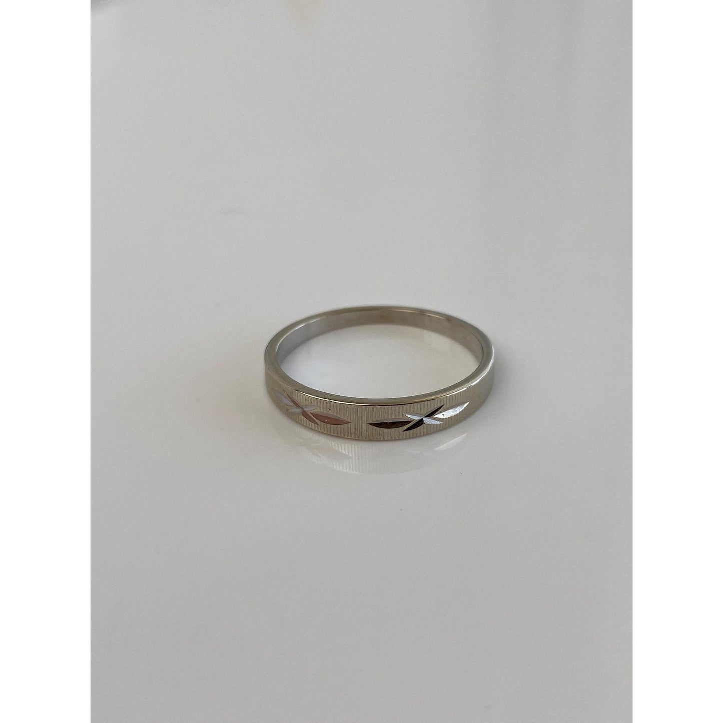 Vintage Solid 14k White Gold Diamond Cut Satin Ring Band - Size 10