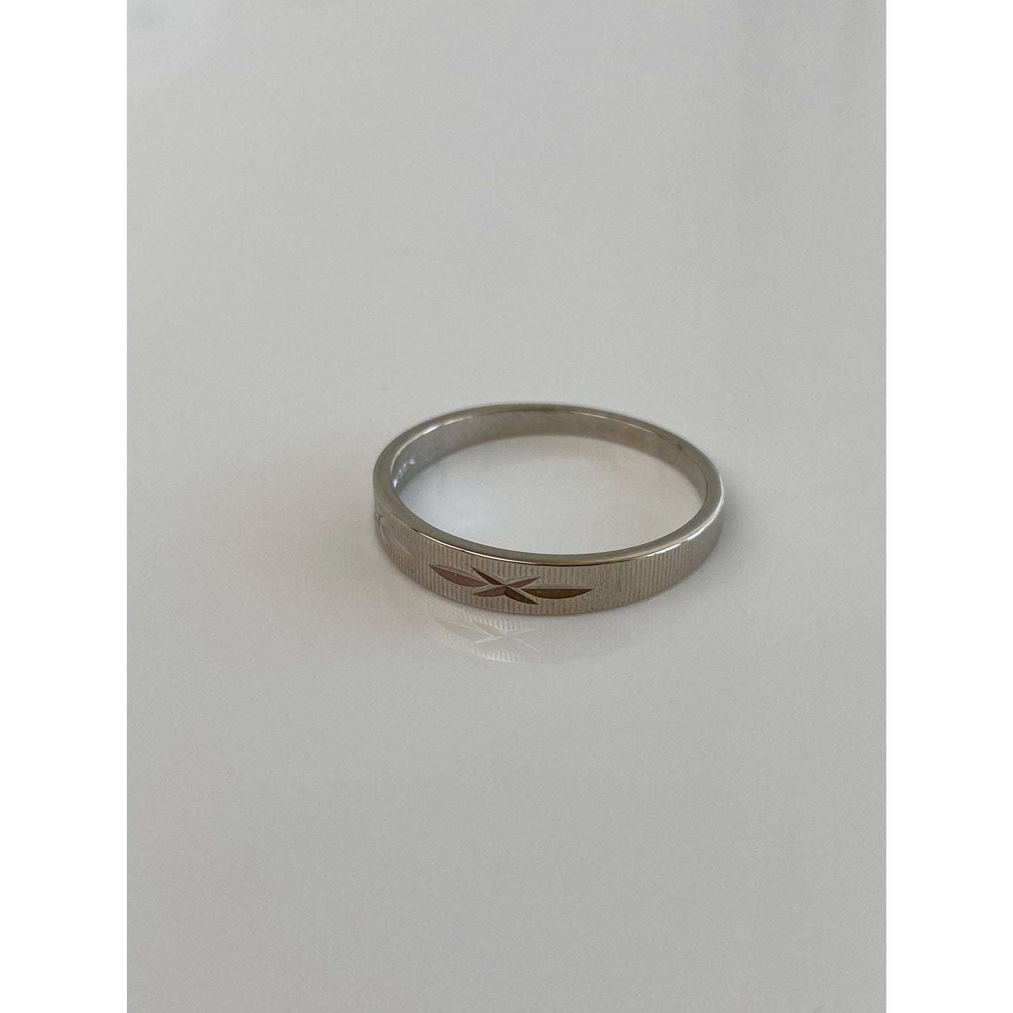 Vintage Solid 14k White Gold Diamond Cut Satin Ring Band - Size 10