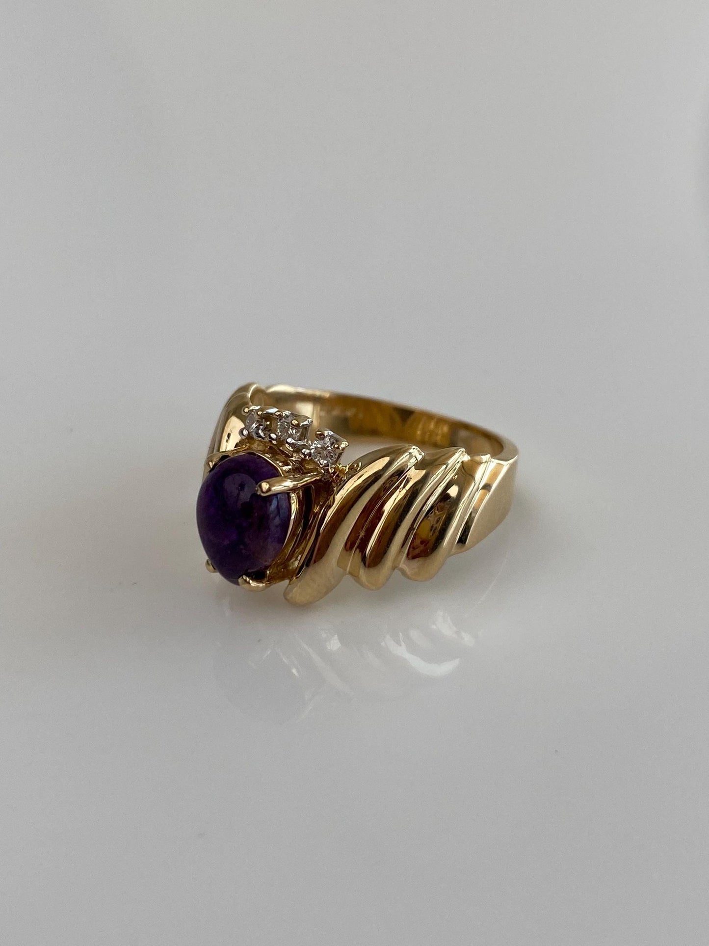 Vintage Solid 14k Yellow Gold Diamond Purple Charoite Designed Ring - Size 6.5