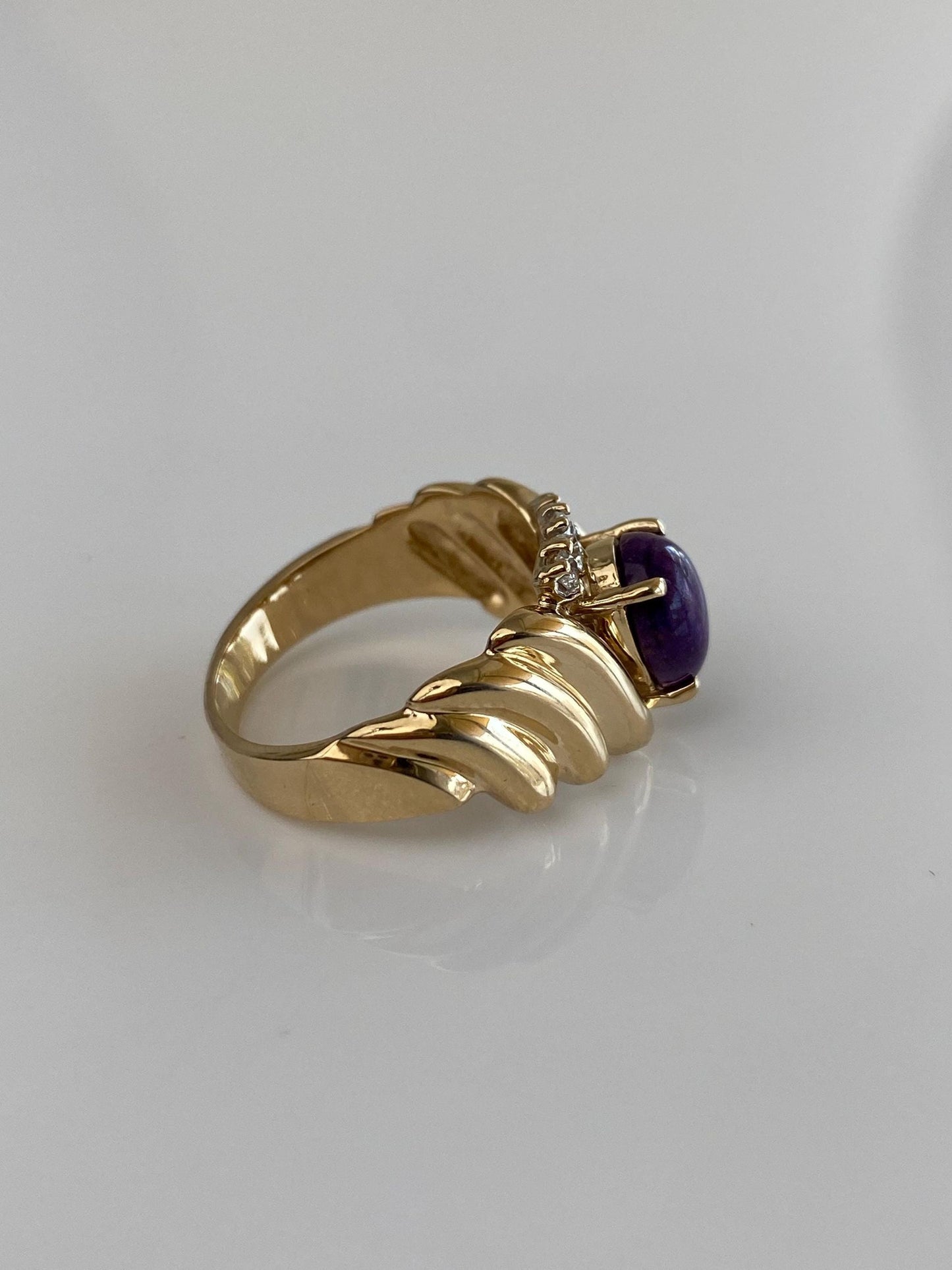 Vintage Solid 14k Yellow Gold Diamond Purple Charoite Designed Ring - Size 6.5