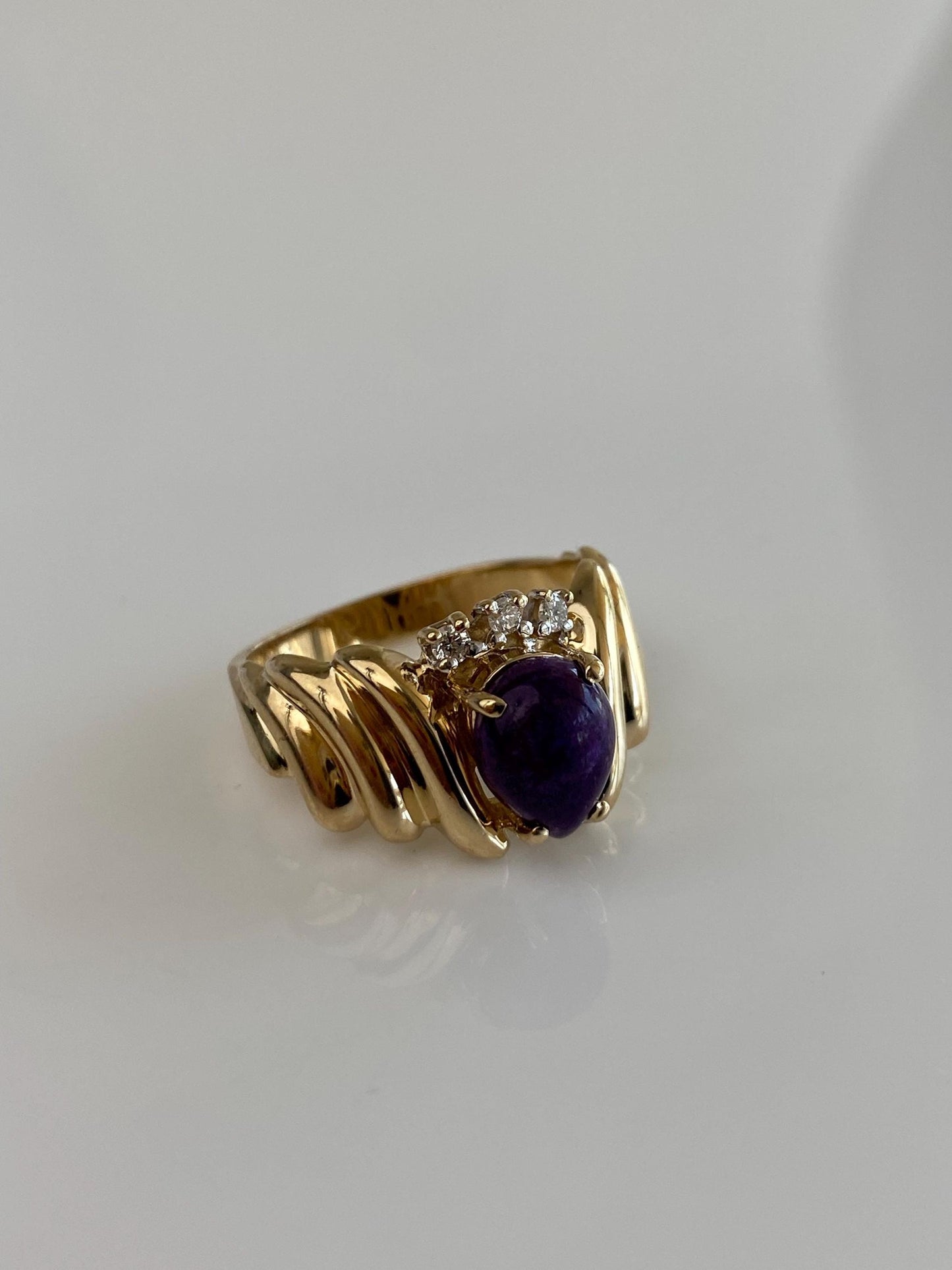 Vintage Solid 14k Yellow Gold Diamond Purple Charoite Designed Ring - Size 6.5