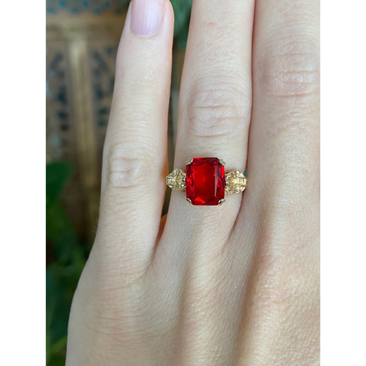 Vintage Solid 10k Yellow Gold Red Cubic Zirconia Leaves Ring - Size 5