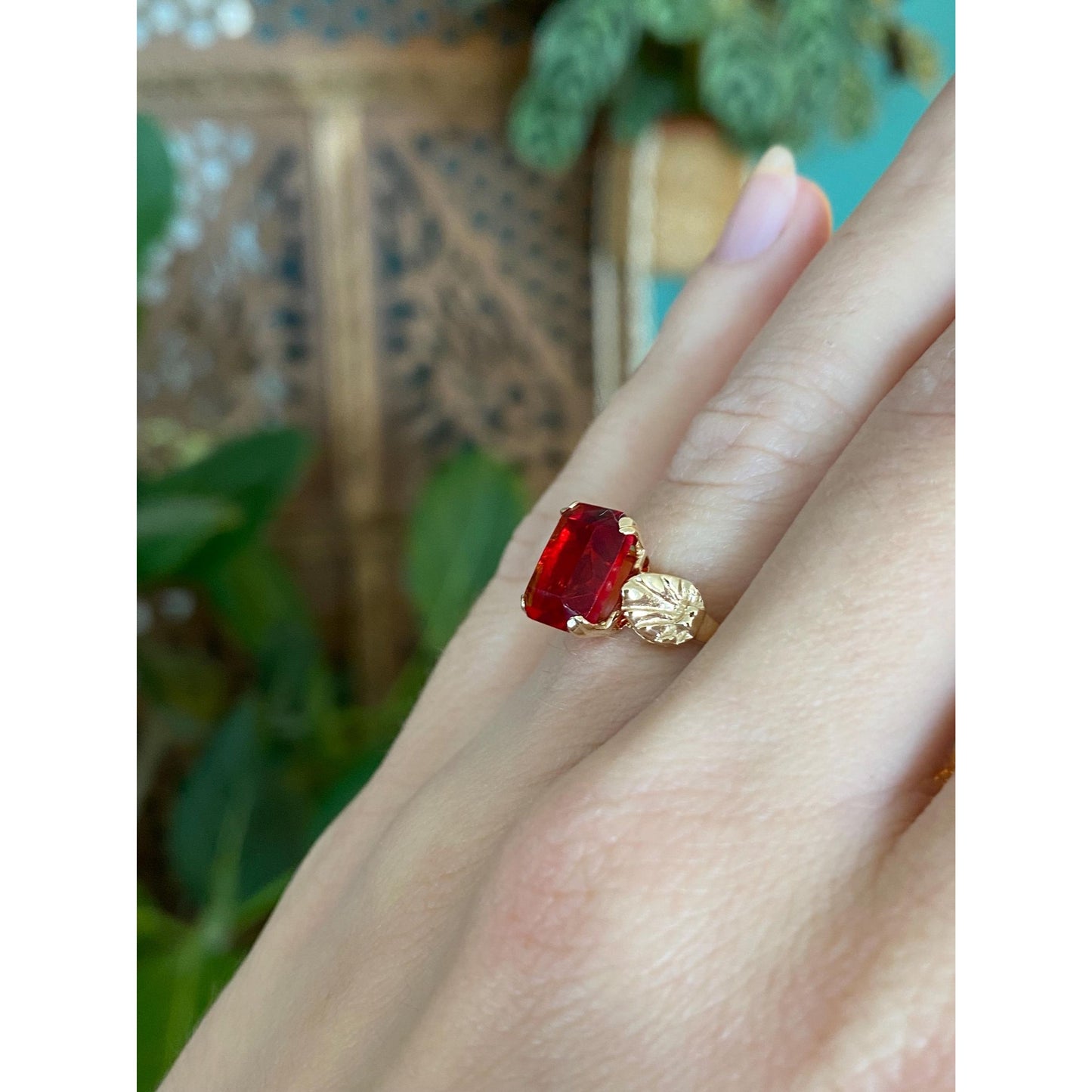Vintage Solid 10k Yellow Gold Red Cubic Zirconia Leaves Ring - Size 5