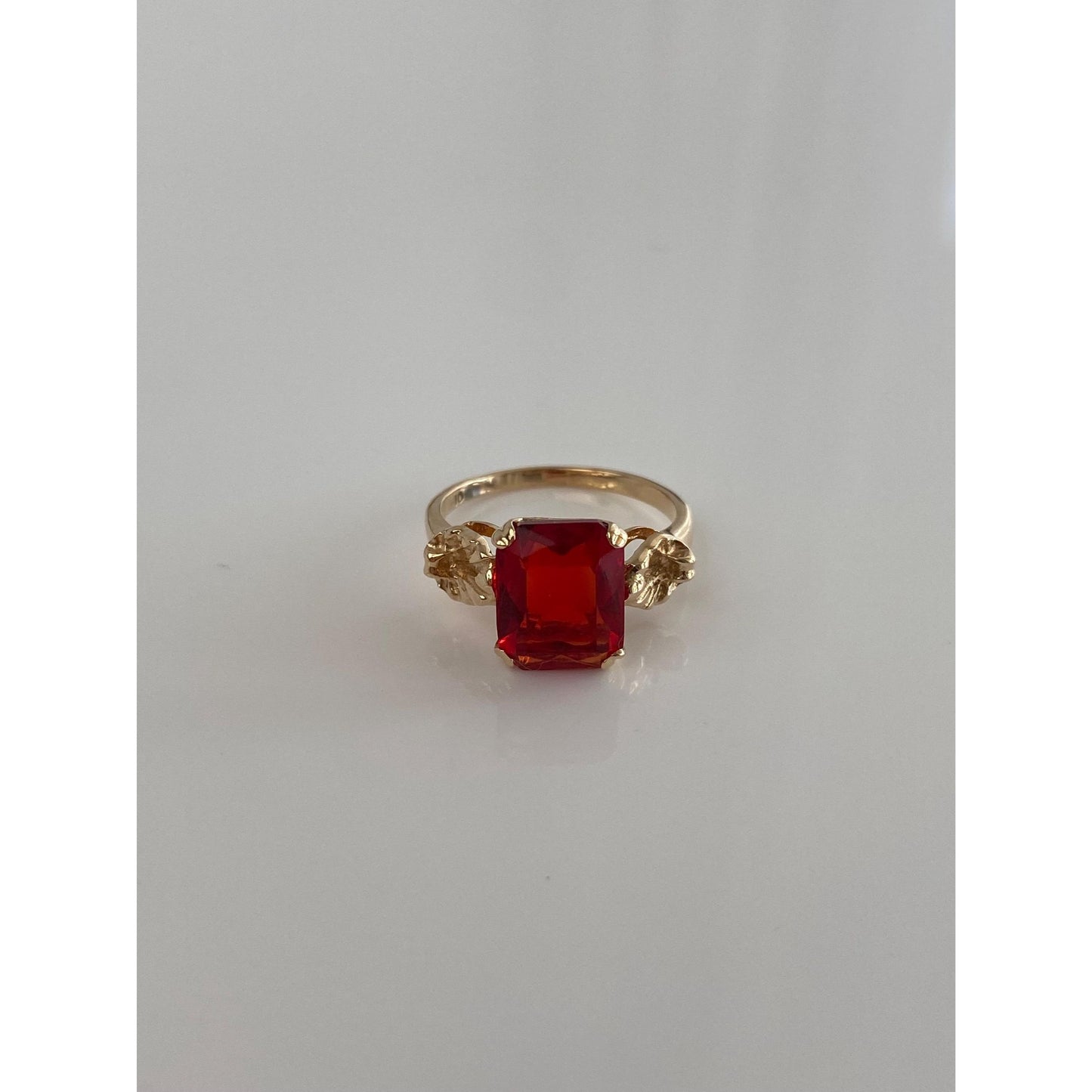 Vintage Solid 10k Yellow Gold Red Cubic Zirconia Leaves Ring - Size 5