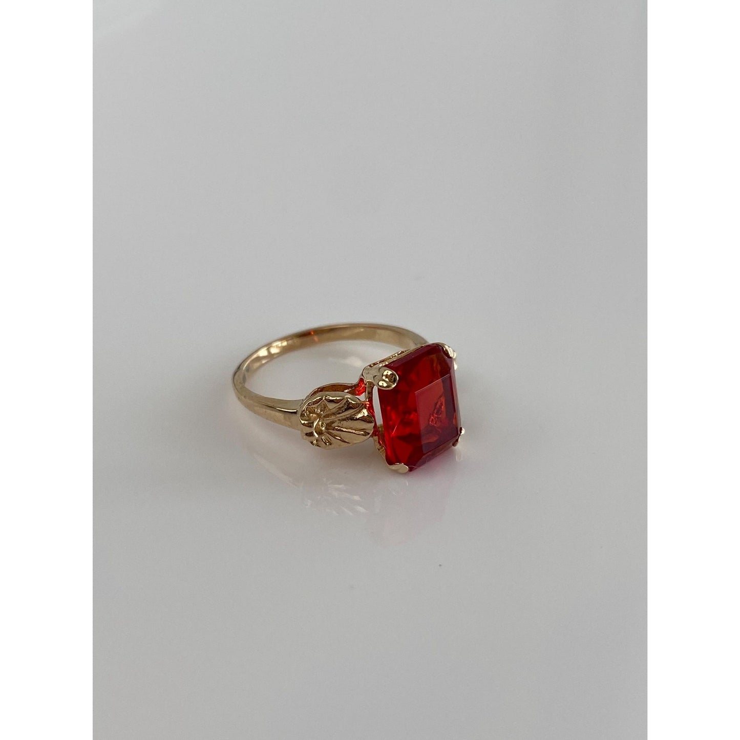 Vintage Solid 10k Yellow Gold Red Cubic Zirconia Leaves Ring - Size 5