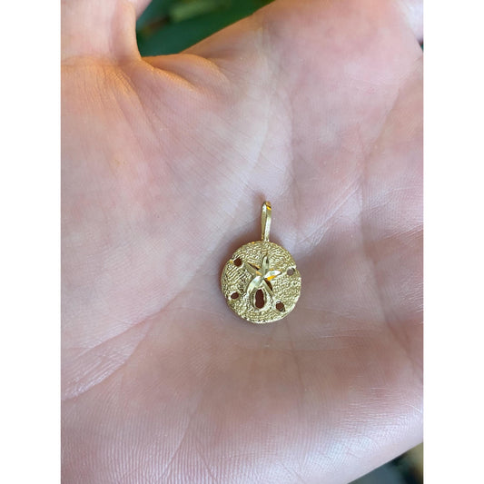 Vintage Solid 14k Yellow Gold Diamond Cut Sand Dollar Charm