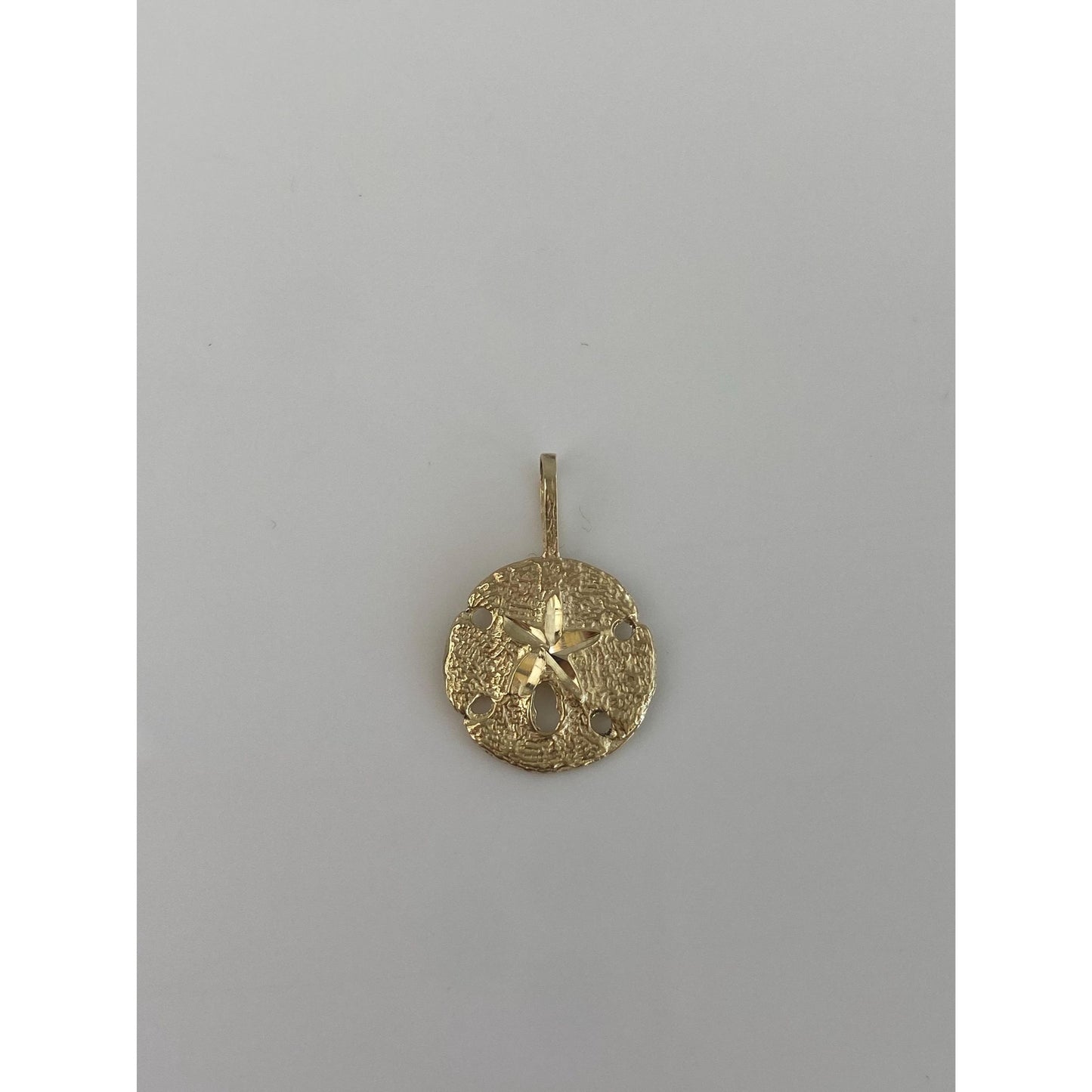 Vintage Solid 14k Yellow Gold Diamond Cut Sand Dollar Charm