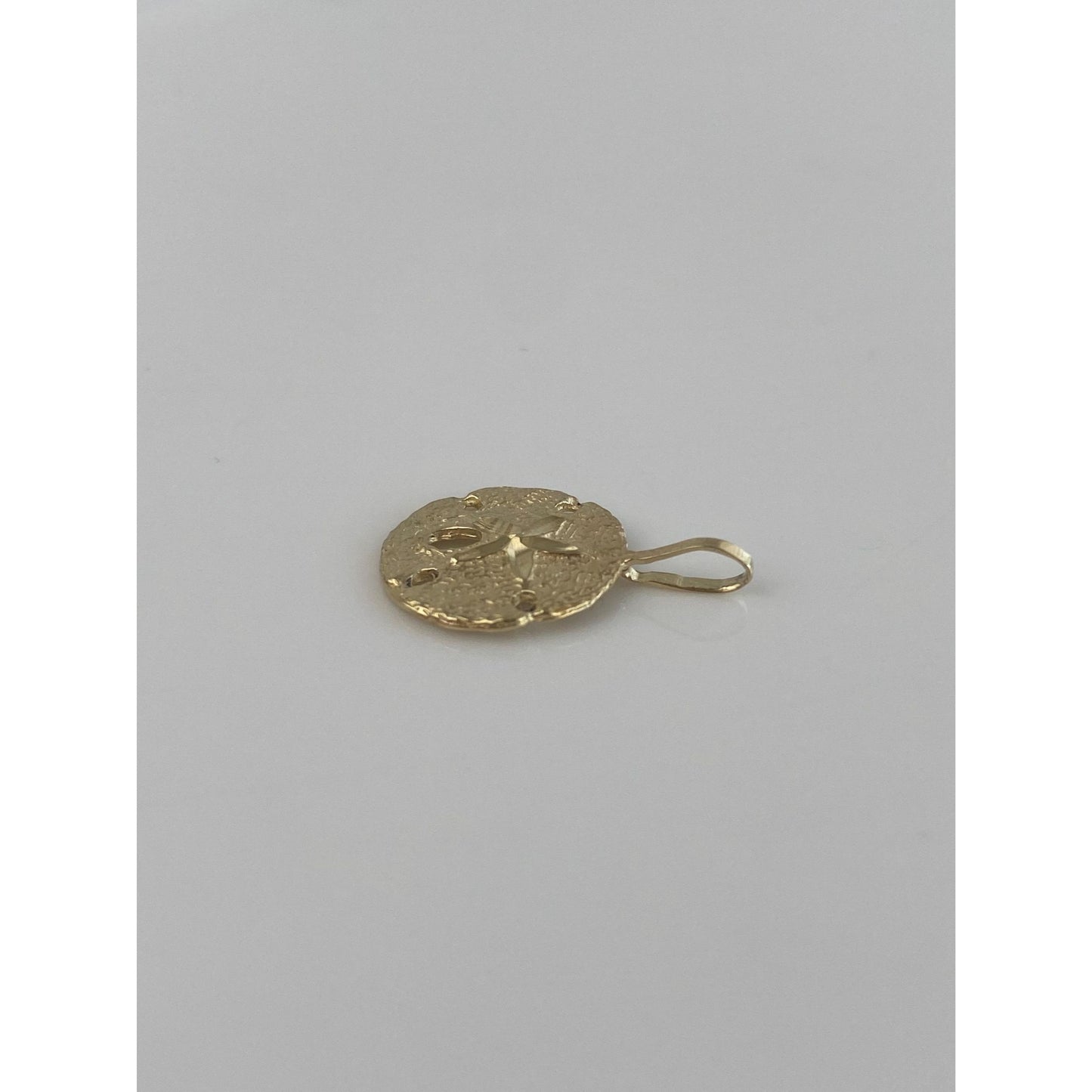 Vintage Solid 14k Yellow Gold Diamond Cut Sand Dollar Charm