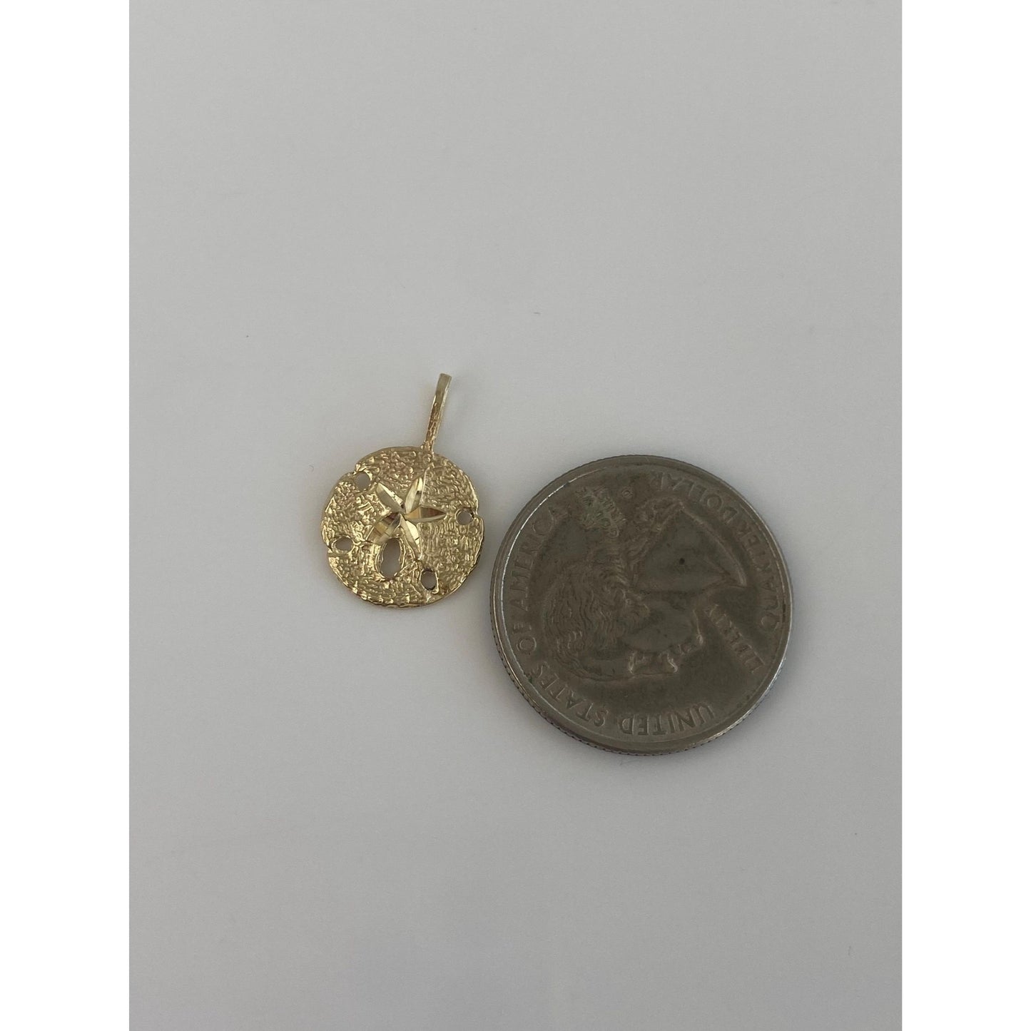 Vintage Solid 14k Yellow Gold Diamond Cut Sand Dollar Charm