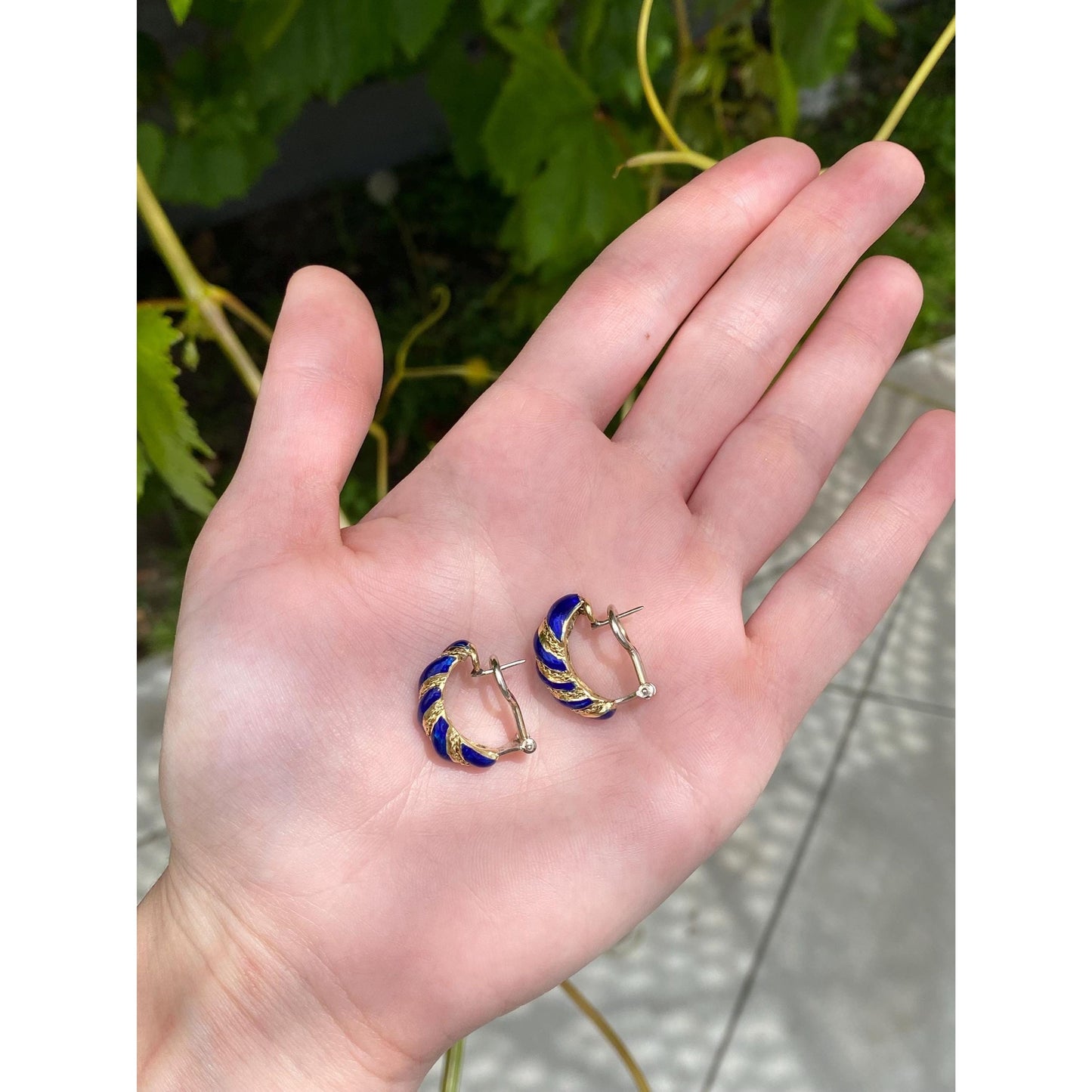 Vintage Solid 18k Yellow Gold Blue Enamel Twist Drop Earrings