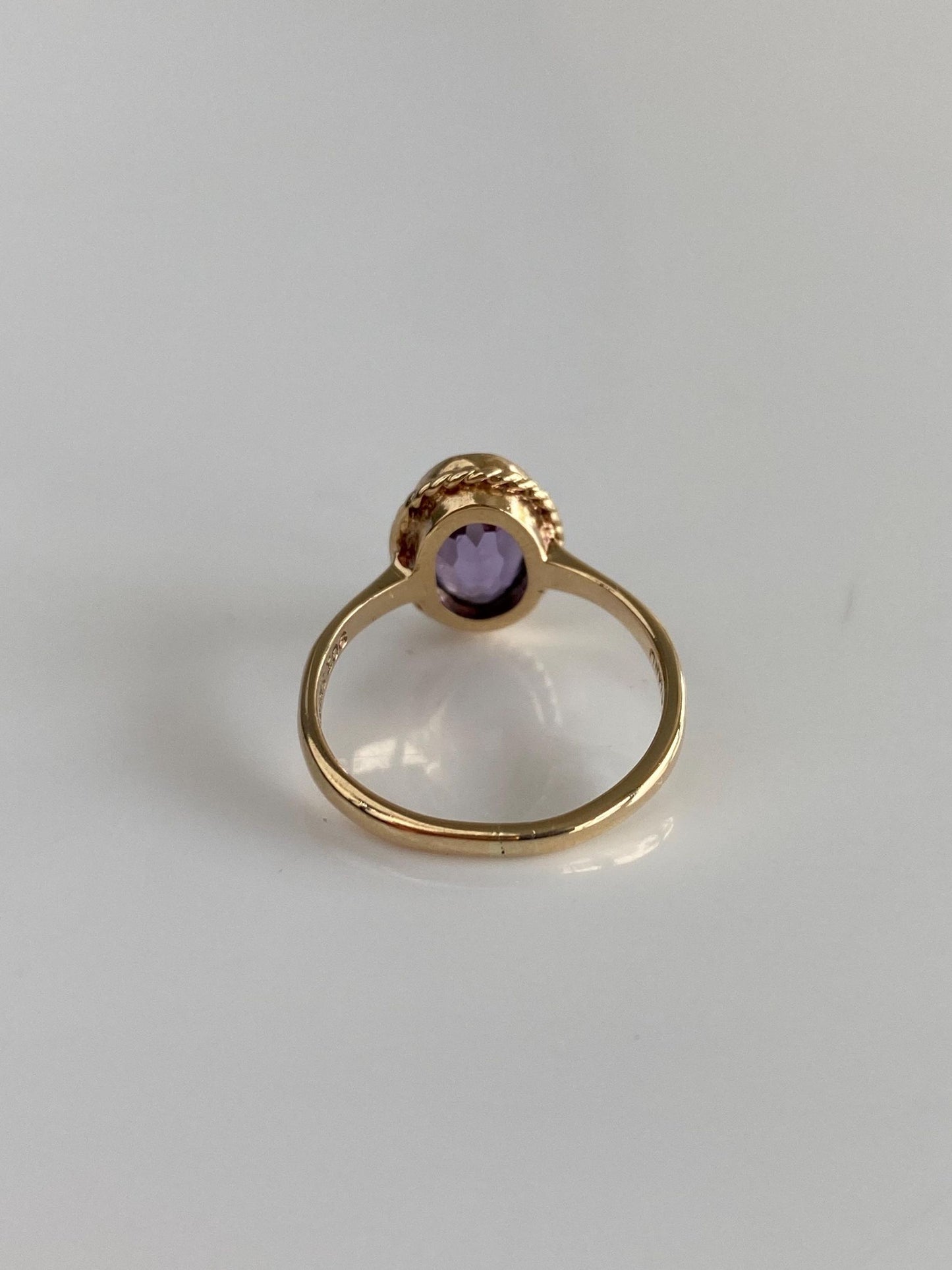 Vintage Solid 9k Yellow Gold Amethyst Ring - Size 5