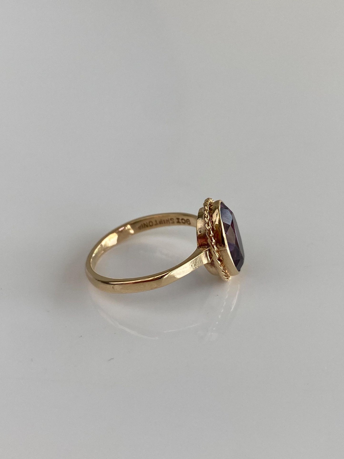 Vintage Solid 9k Yellow Gold Amethyst Ring - Size 5