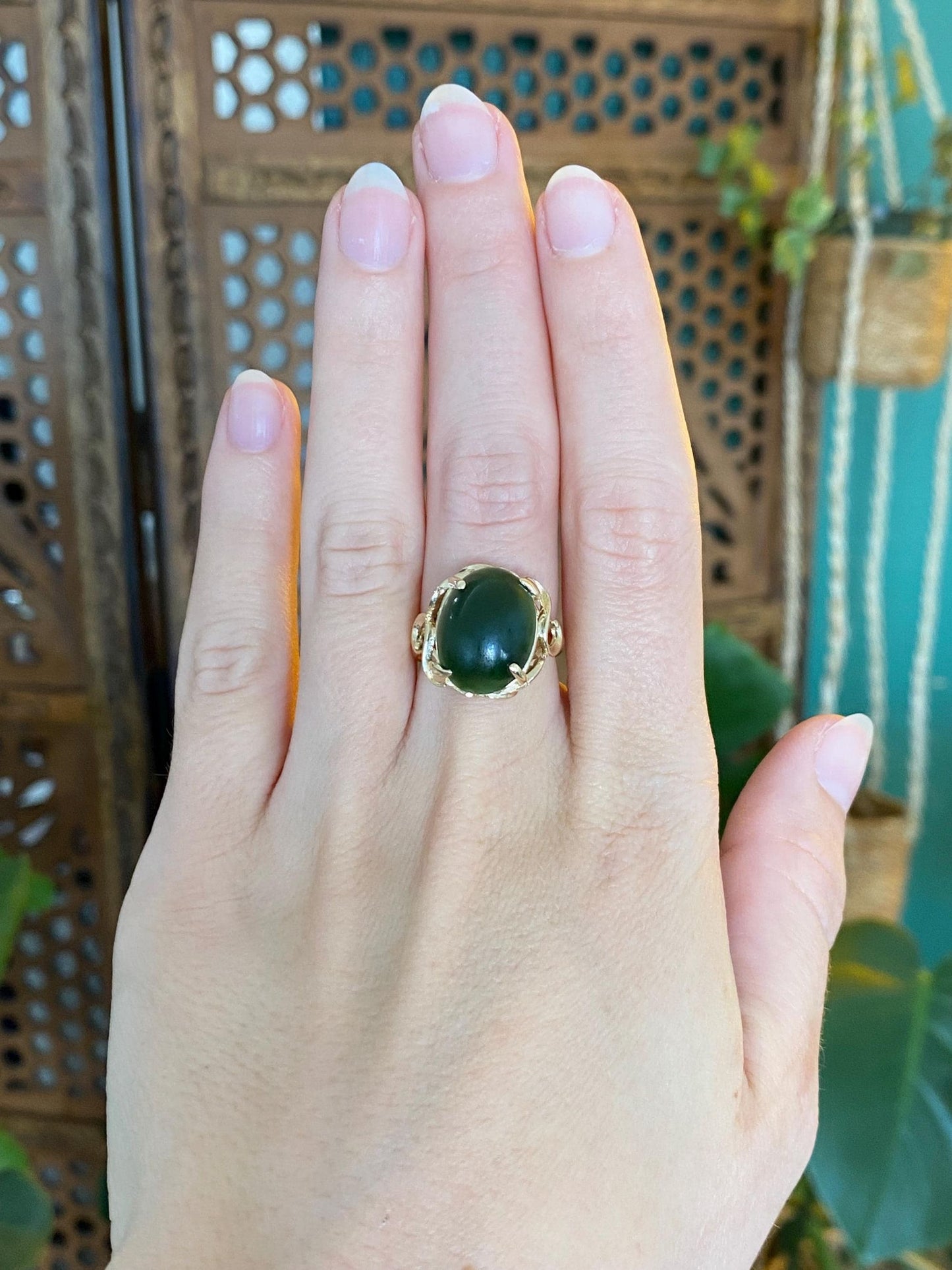 Vintage Solid 14k Yellow Gold Nephrite Leaves Ring - Size 5.5