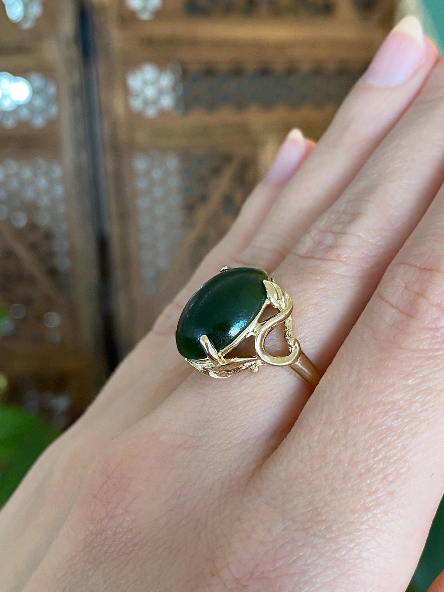 Vintage Solid 14k Yellow Gold Nephrite Leaves Ring - Size 5.5