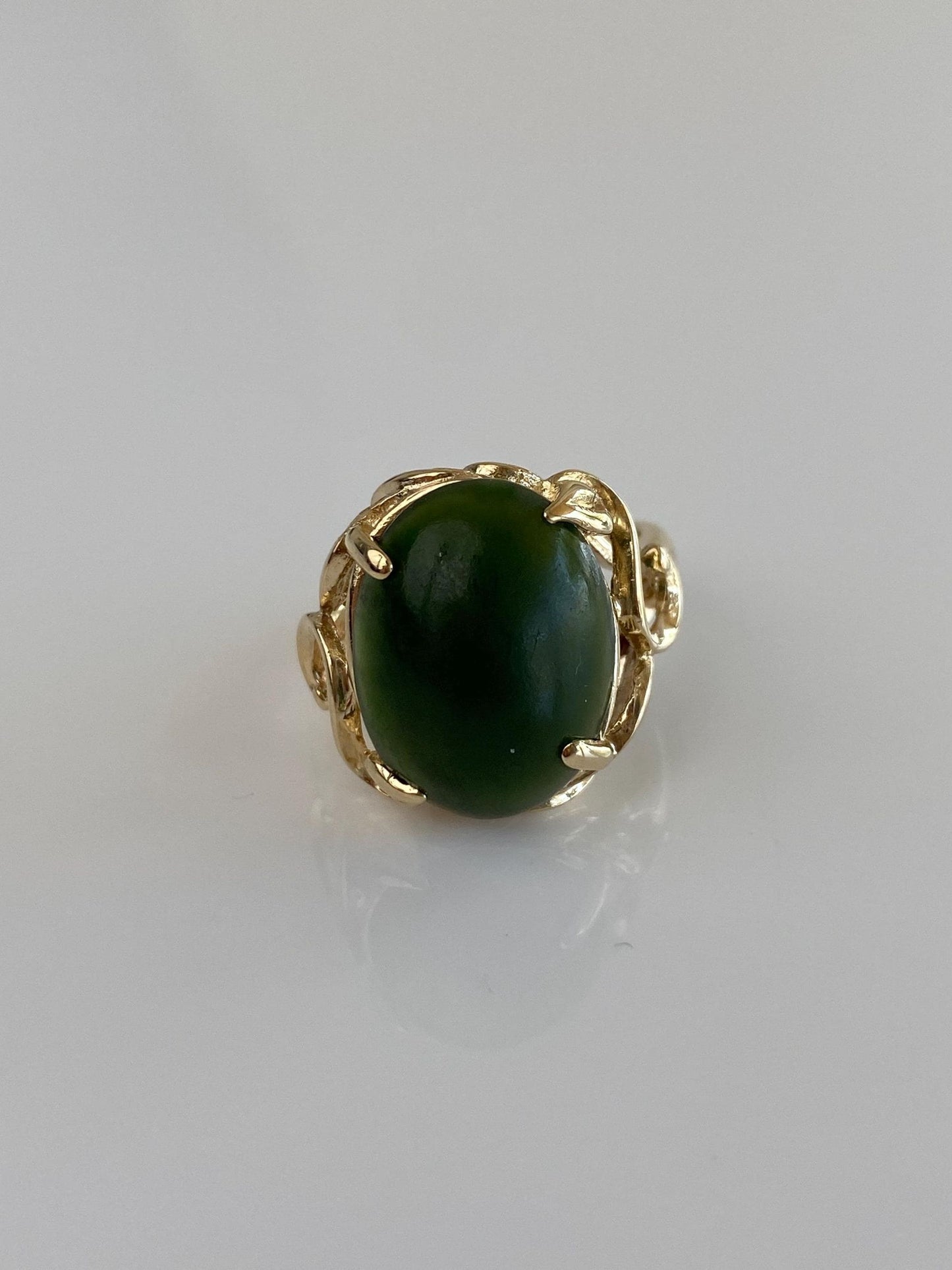 Vintage Solid 14k Yellow Gold Nephrite Leaves Ring - Size 5.5