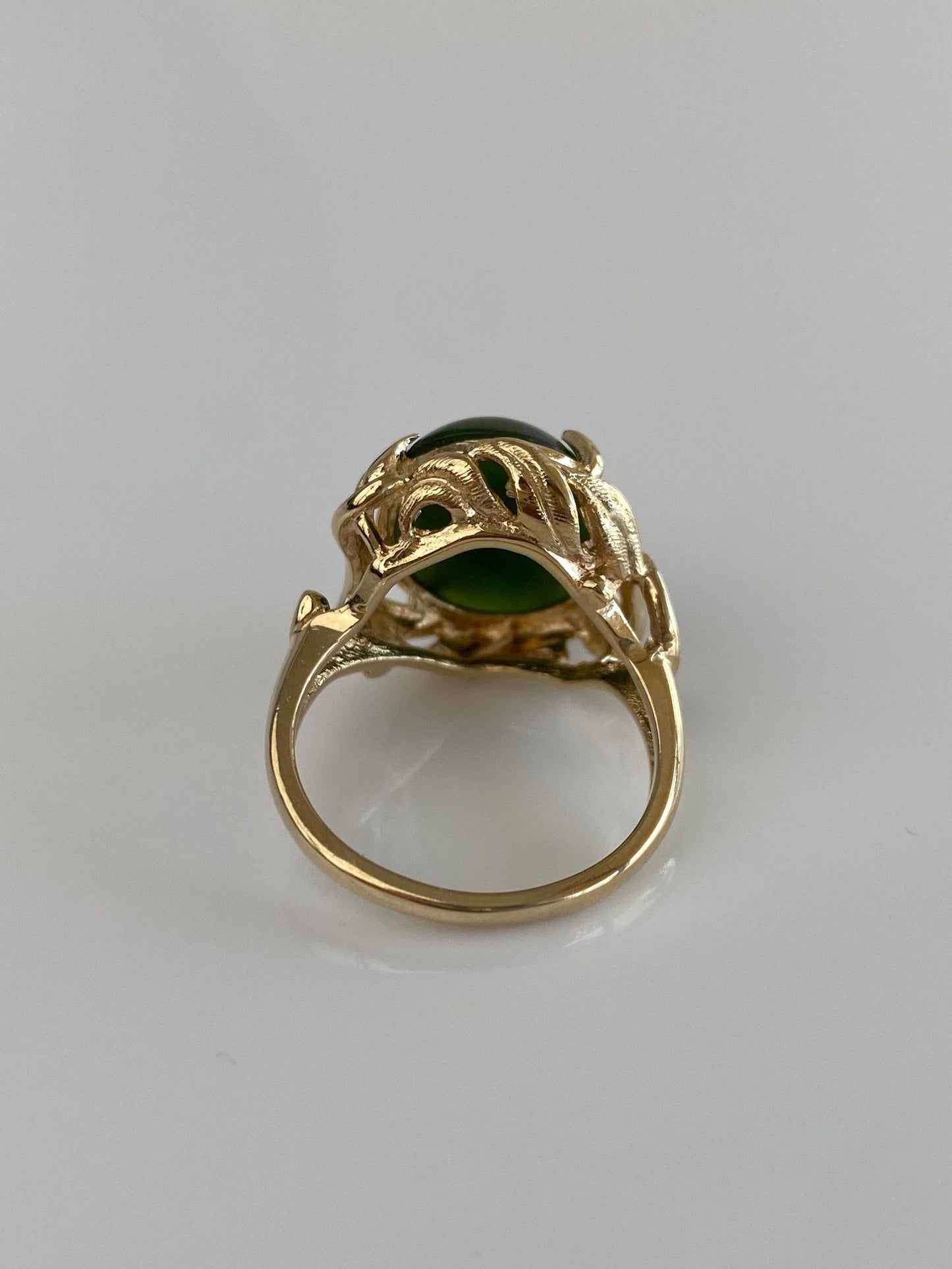 Vintage Solid 14k Yellow Gold Nephrite Leaves Ring - Size 5.5