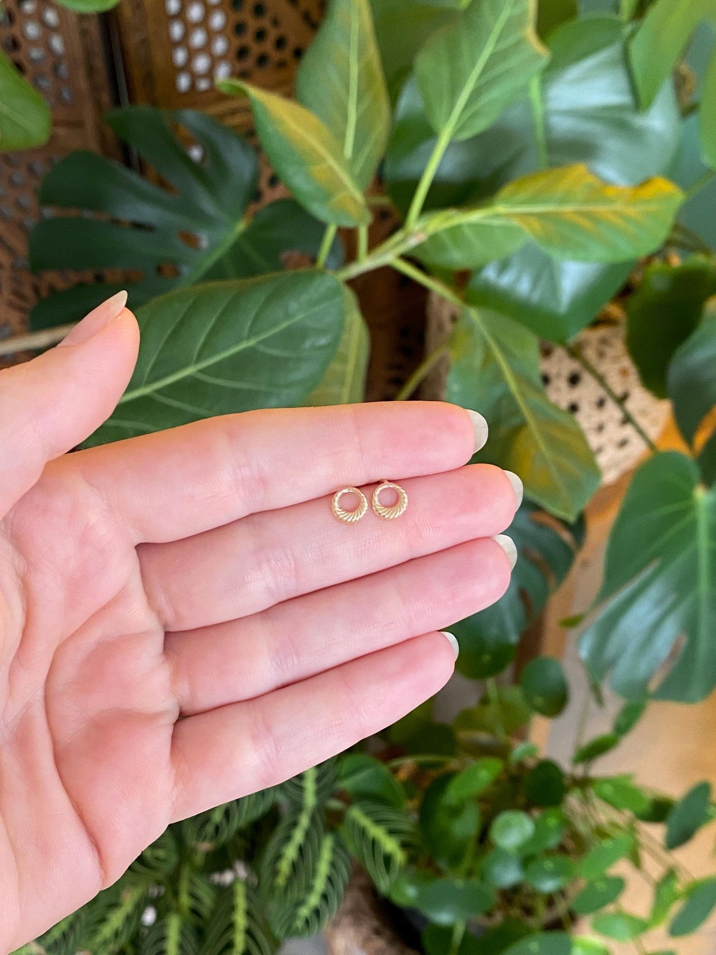 Vintage 14k Yellow Gold Twisted Circle Stud Earrings
