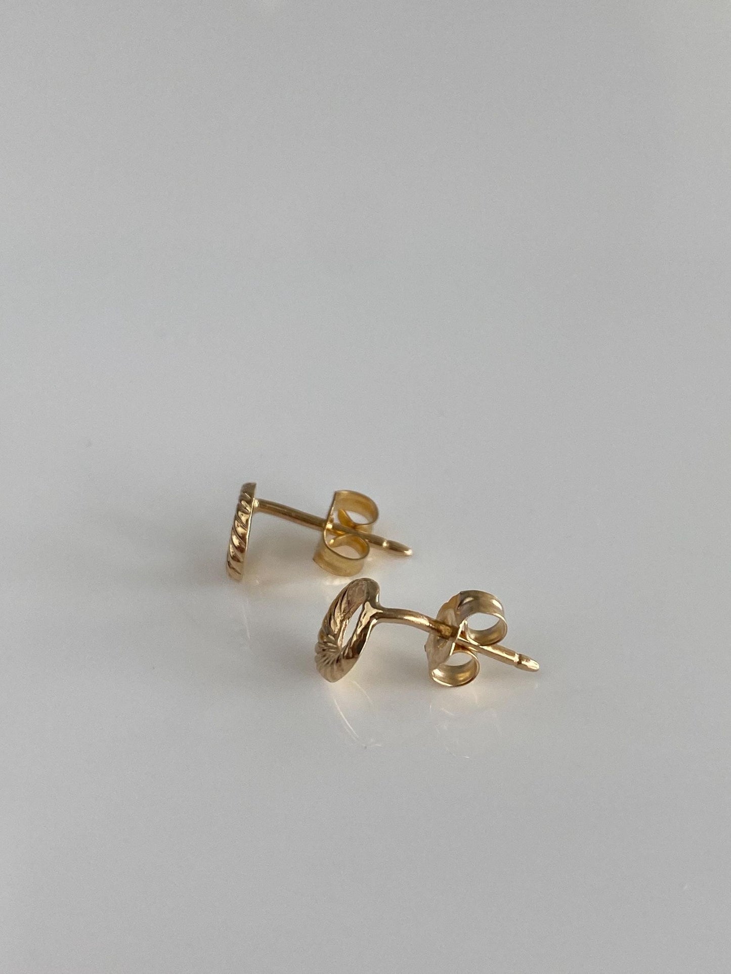 Vintage 14k Yellow Gold Twisted Circle Stud Earrings