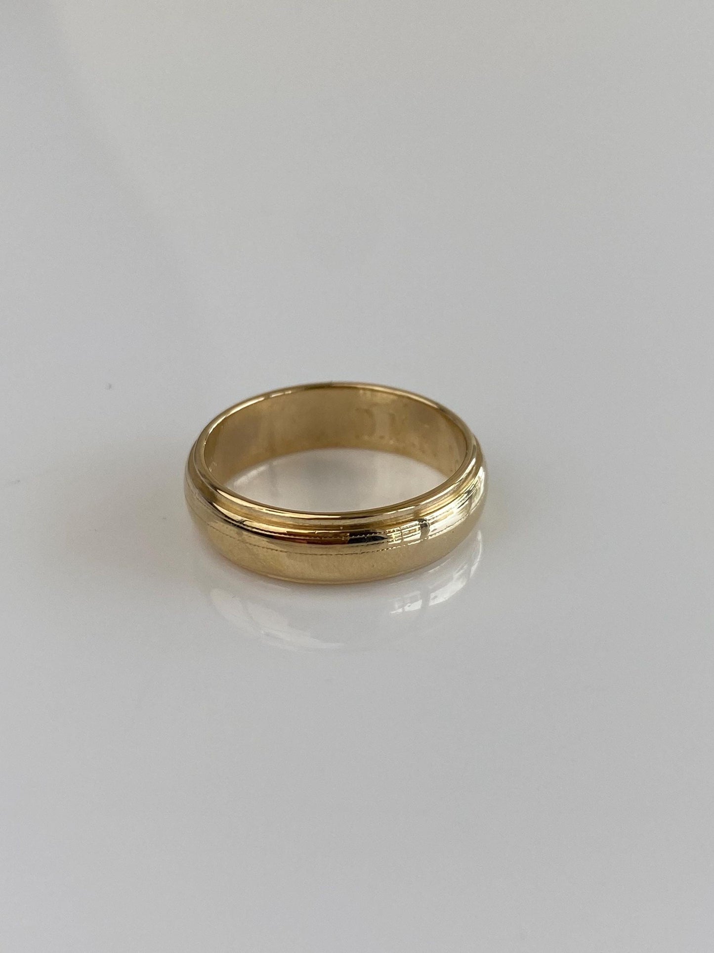 Tiffany & Co. Solid 14k Yellow Gold Lined Border Ring Band - Size 8.75