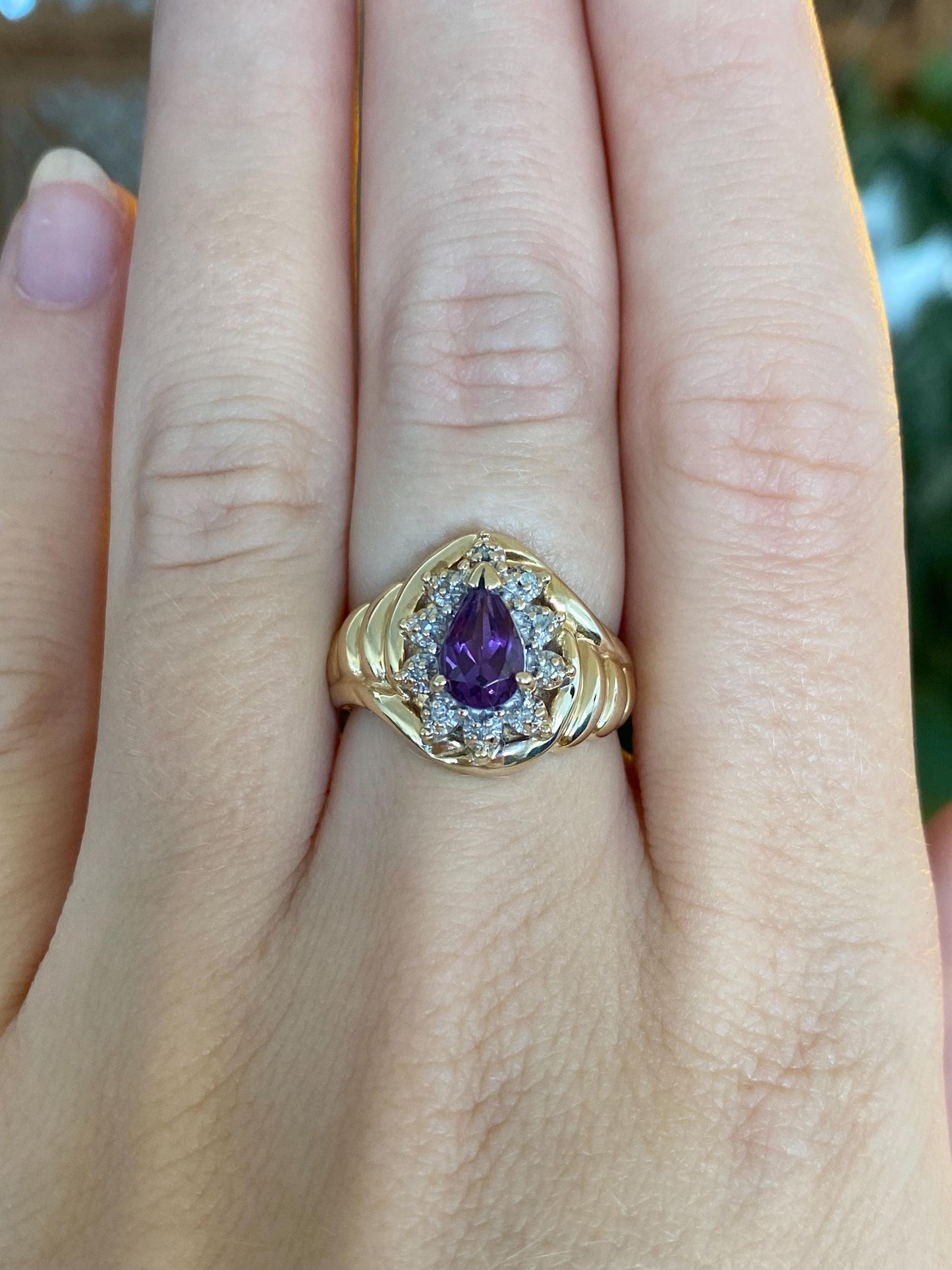Vintage Solid 14k Yellow Gold Amethyst Teardrop Scalloped Granuales Ring - Size 6.25