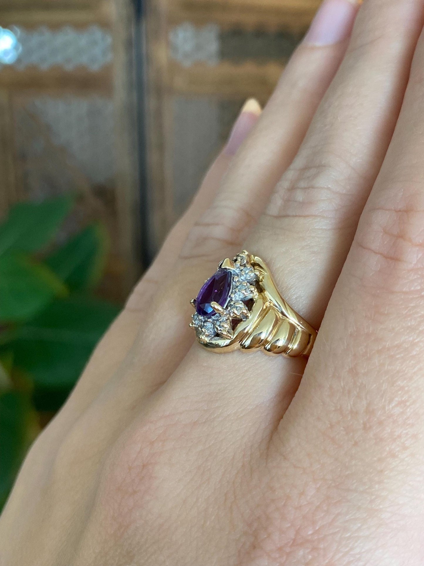 Vintage Solid 14k Yellow Gold Amethyst Teardrop Scalloped Granuales Ring - Size 6.25