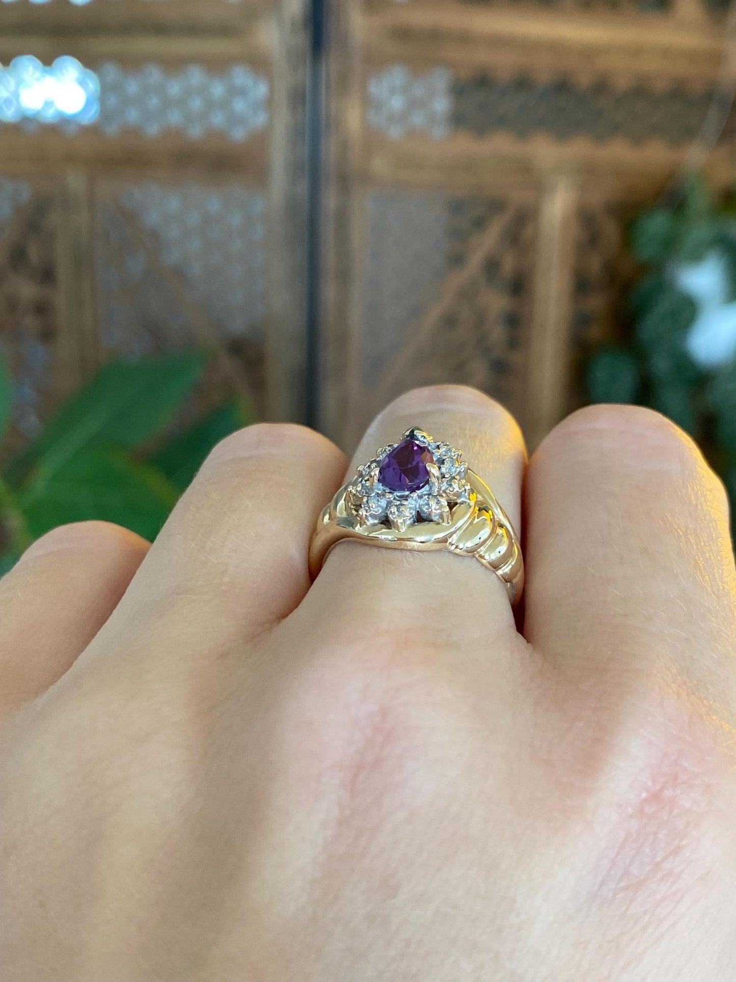 Vintage Solid 14k Yellow Gold Amethyst Teardrop Scalloped Granuales Ring - Size 6.25