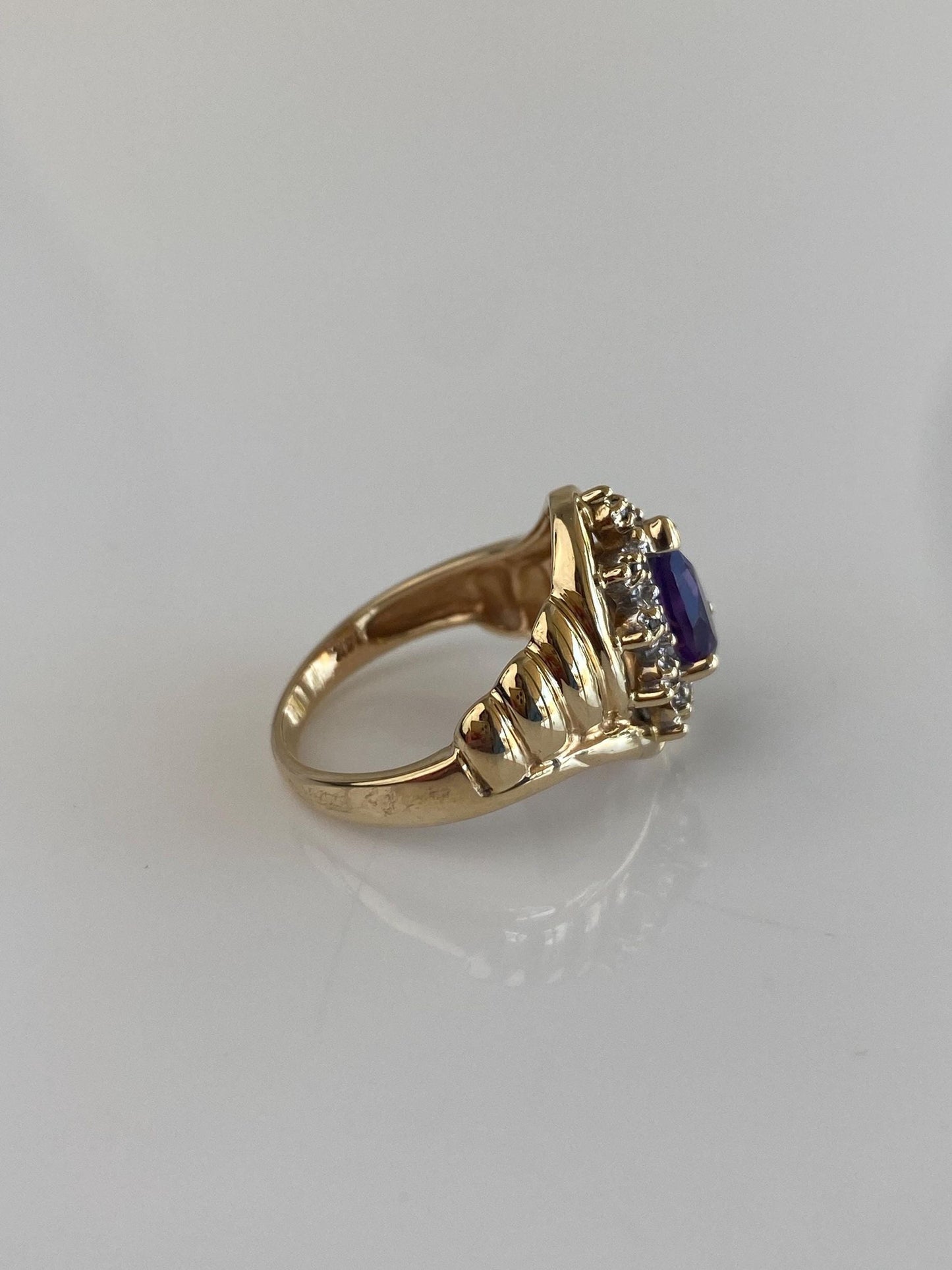 Vintage Solid 14k Yellow Gold Amethyst Teardrop Scalloped Granuales Ring - Size 6.25