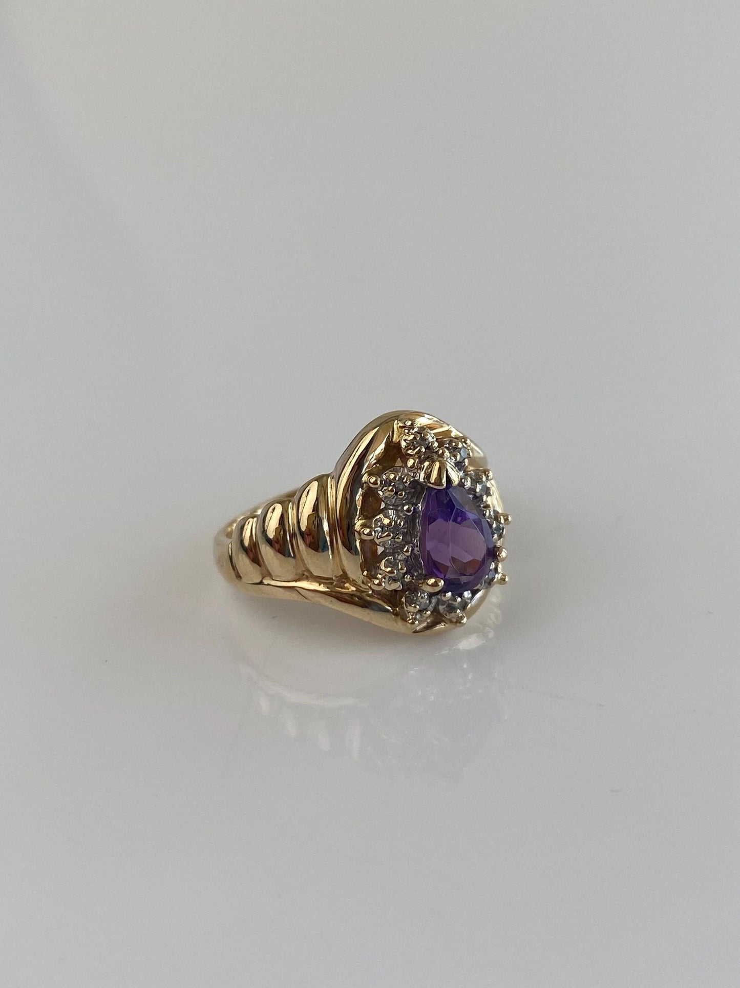 Vintage Solid 14k Yellow Gold Amethyst Teardrop Scalloped Granuales Ring - Size 6.25