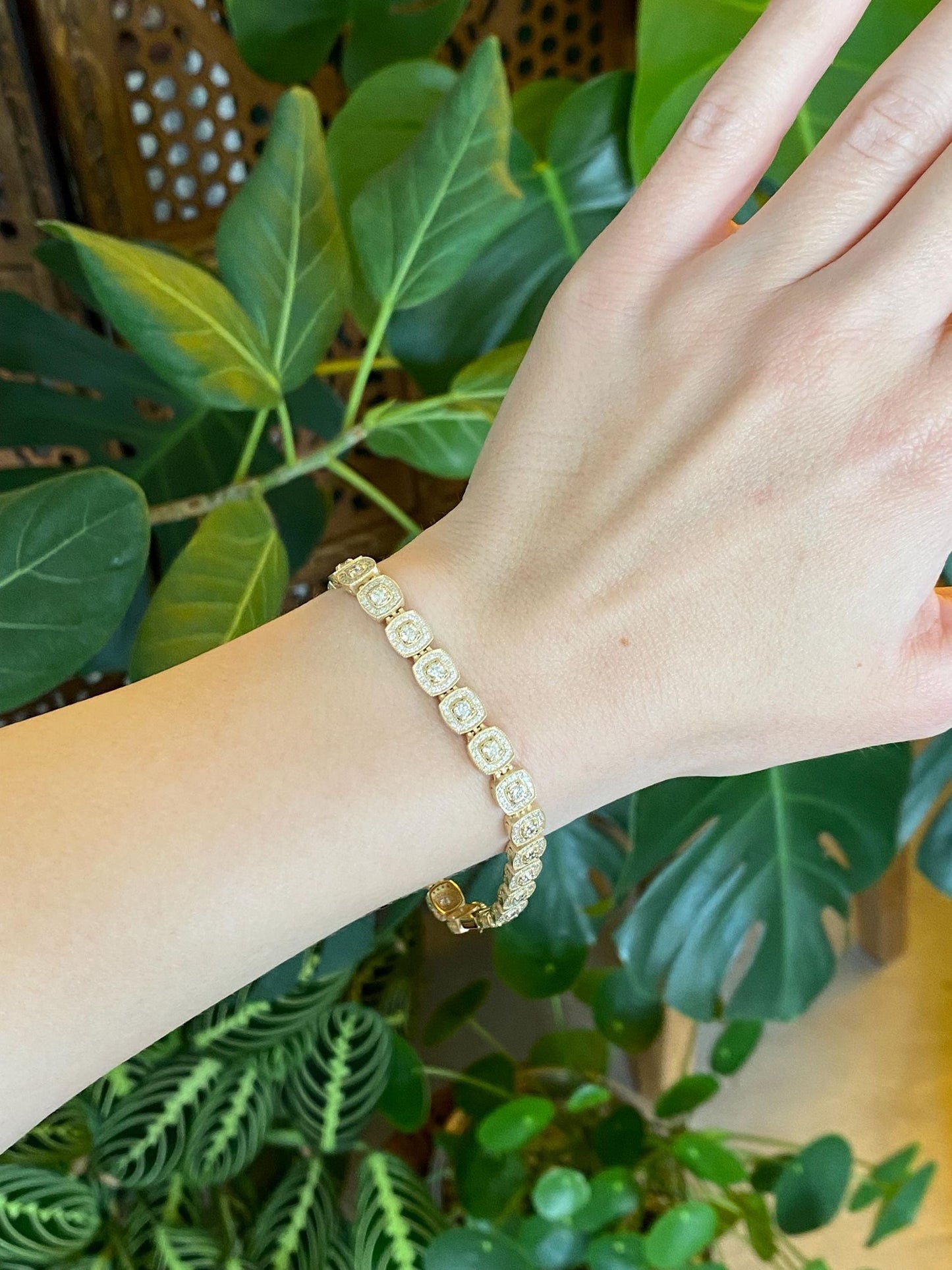 Vintage Solid 14k Yellow Gold Diamond Halo Diamond Link Bracelet - 7.75 Inches