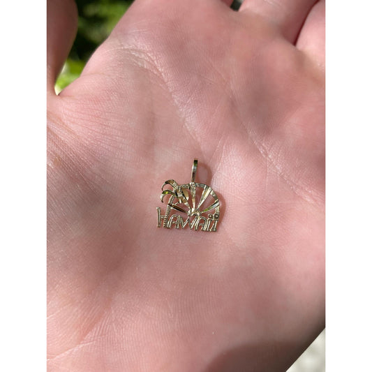 Vintage Solid 14k Yellow Gold Sun Hawaii Charm
