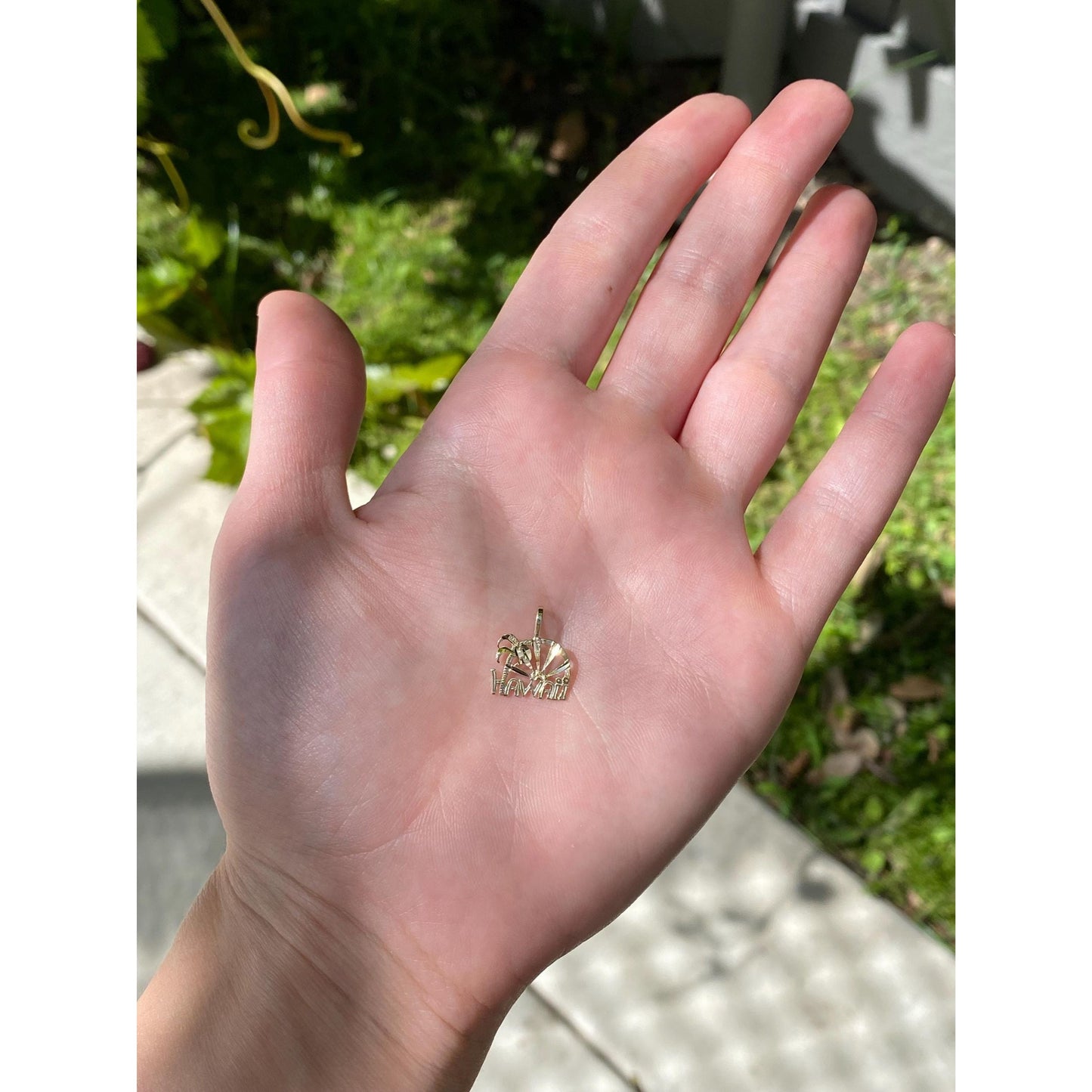 Vintage Solid 14k Yellow Gold Sun Hawaii Charm