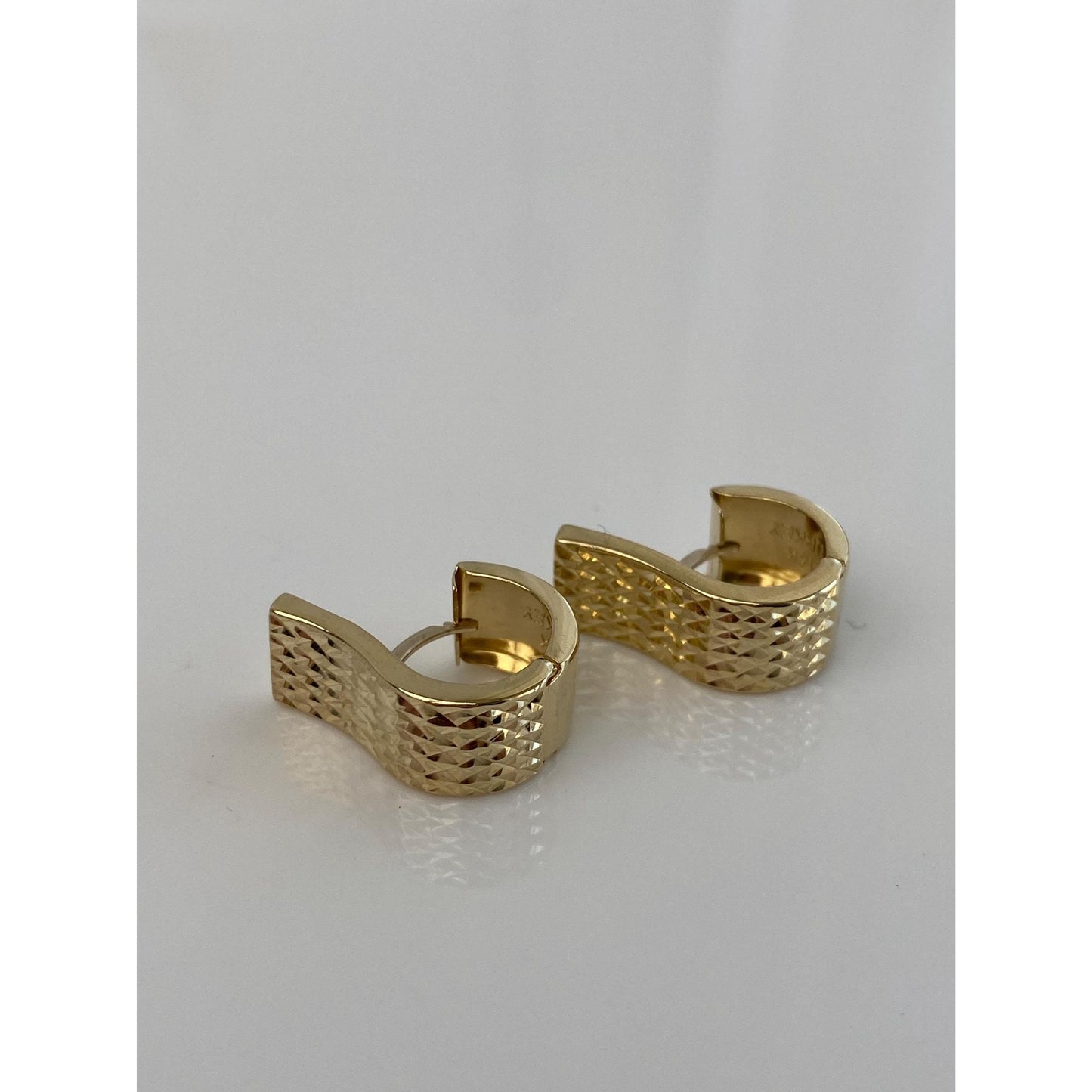 Vintage 14k Yellow Gold Diamond Cut Drop Earrings