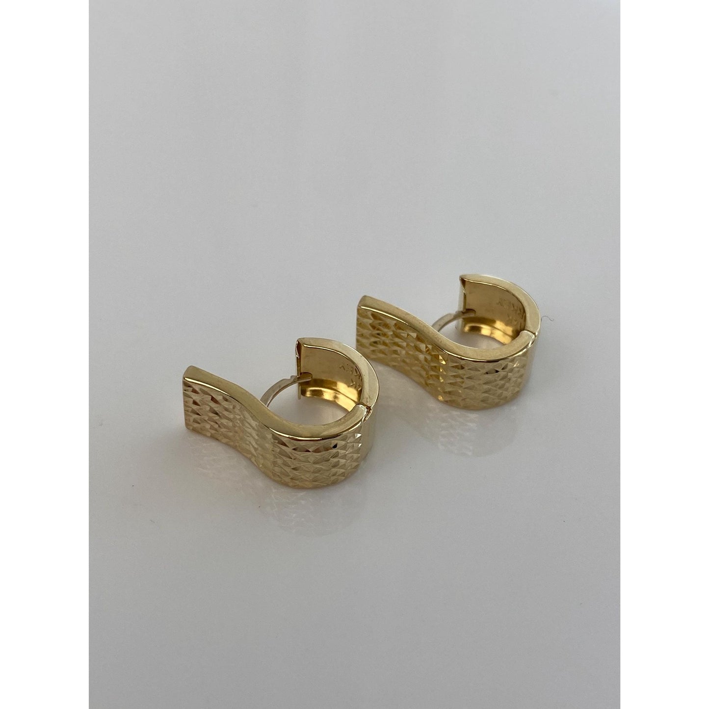 Vintage 14k Yellow Gold Diamond Cut Drop Earrings