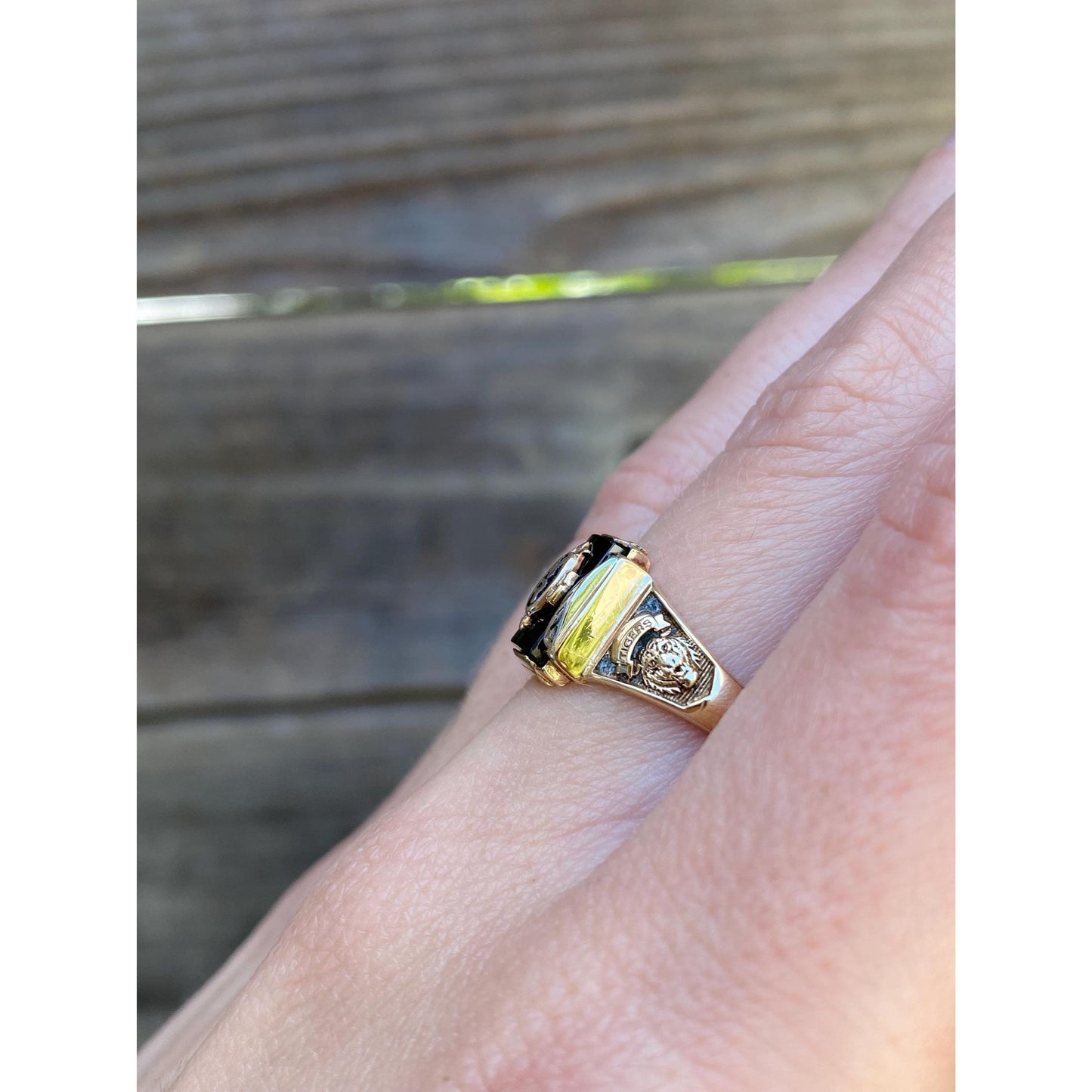 Vintage Solid 10k Yellow Gold Green Spinel NR Tigers Class Ring - Size 7