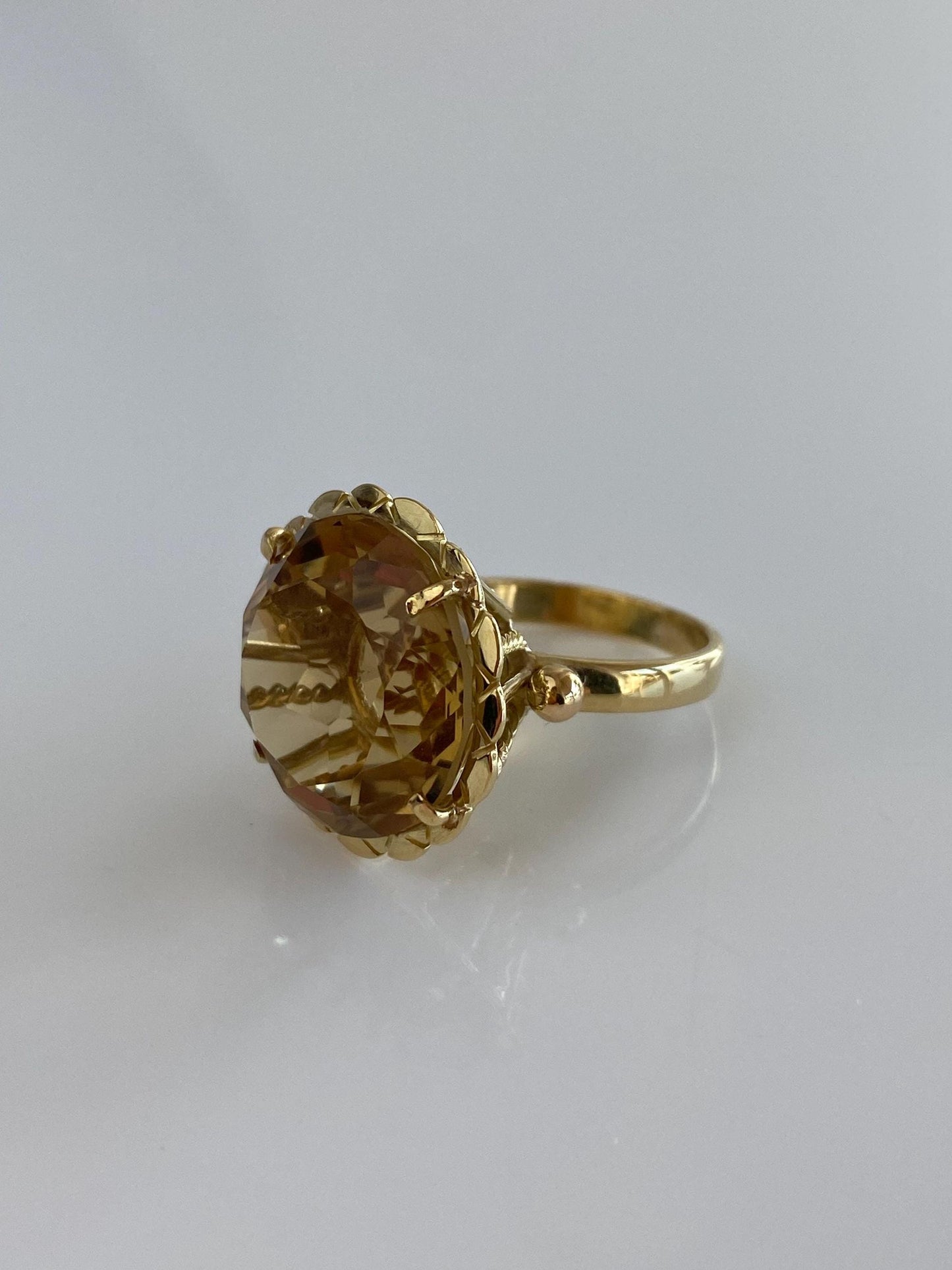 Vintage Solid 18k Yellow Gold Smokey Quartz Ring - Size 5.25